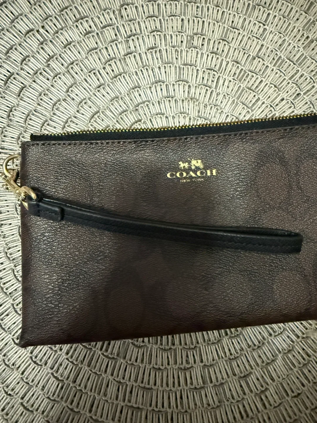 Coach Wristlet image indicator(2)