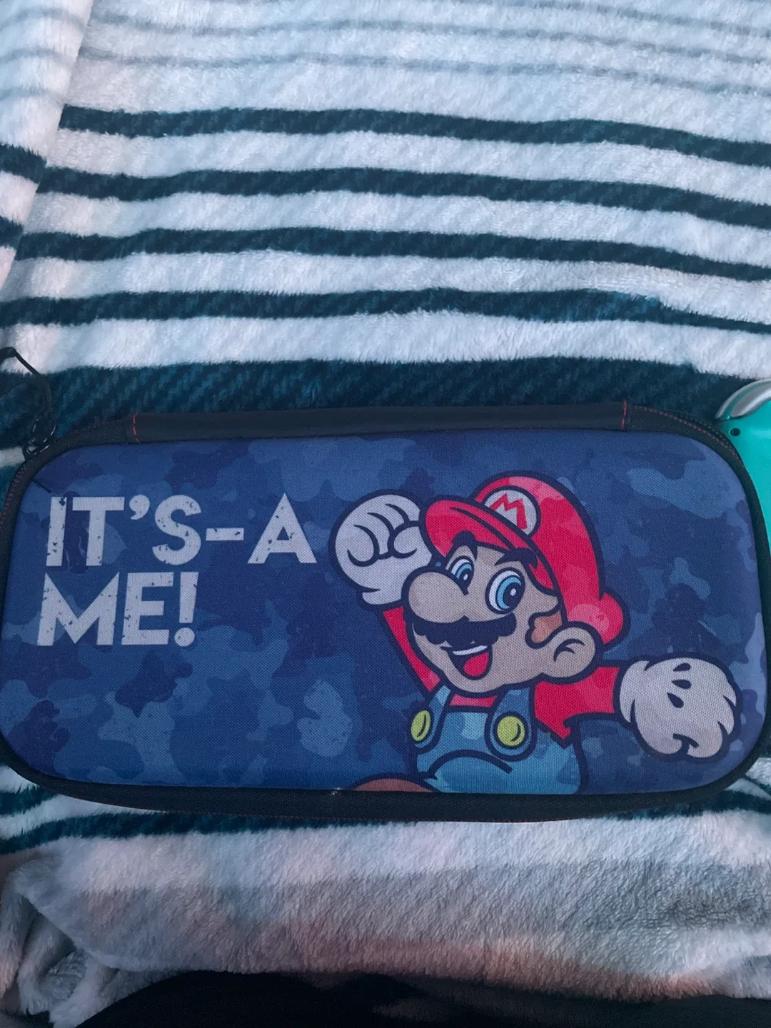 Nintendo Switch Lite with games and case image indicator(5)