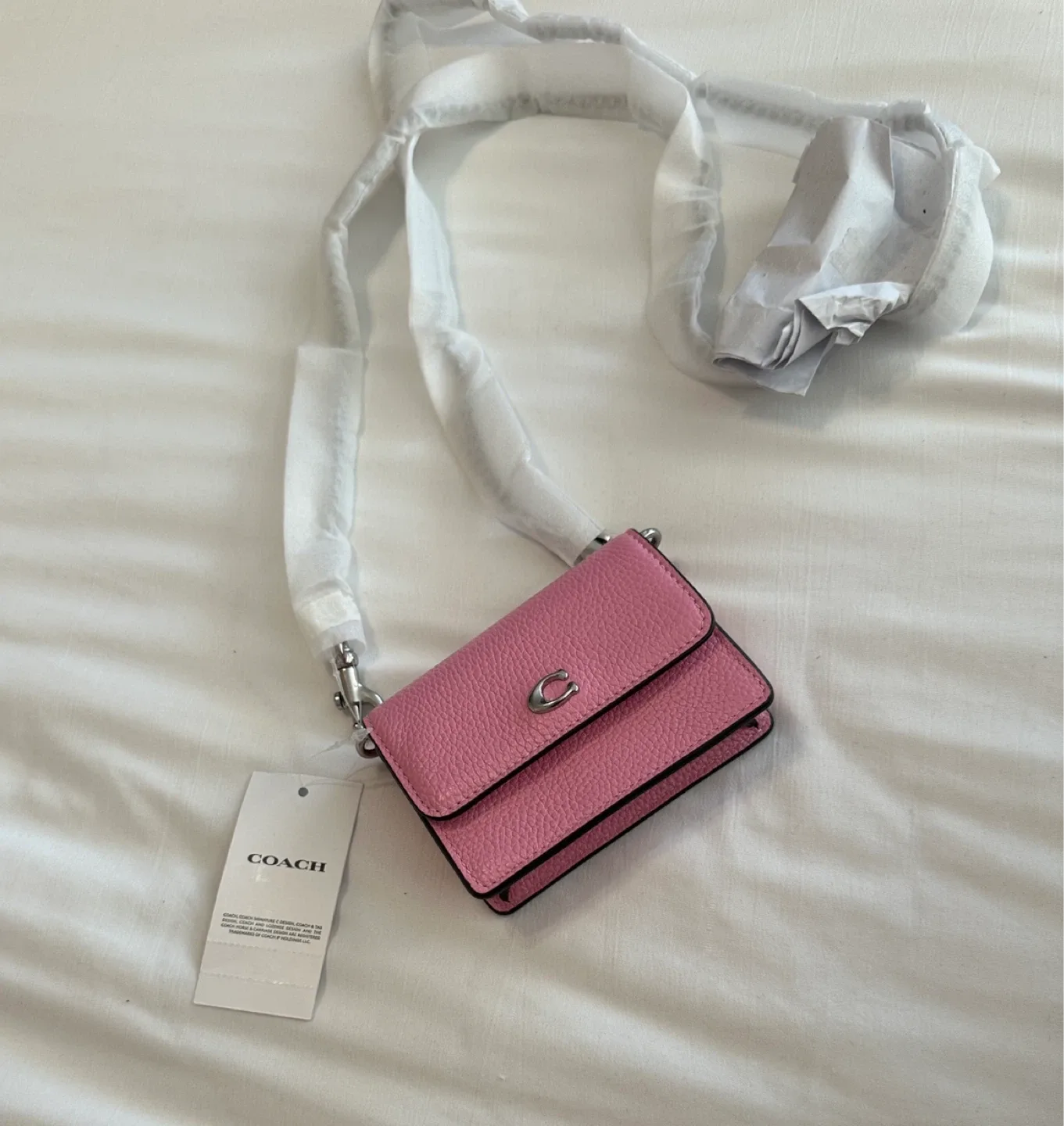 New Coach Card Case On A Chain Pink image indicator(2)