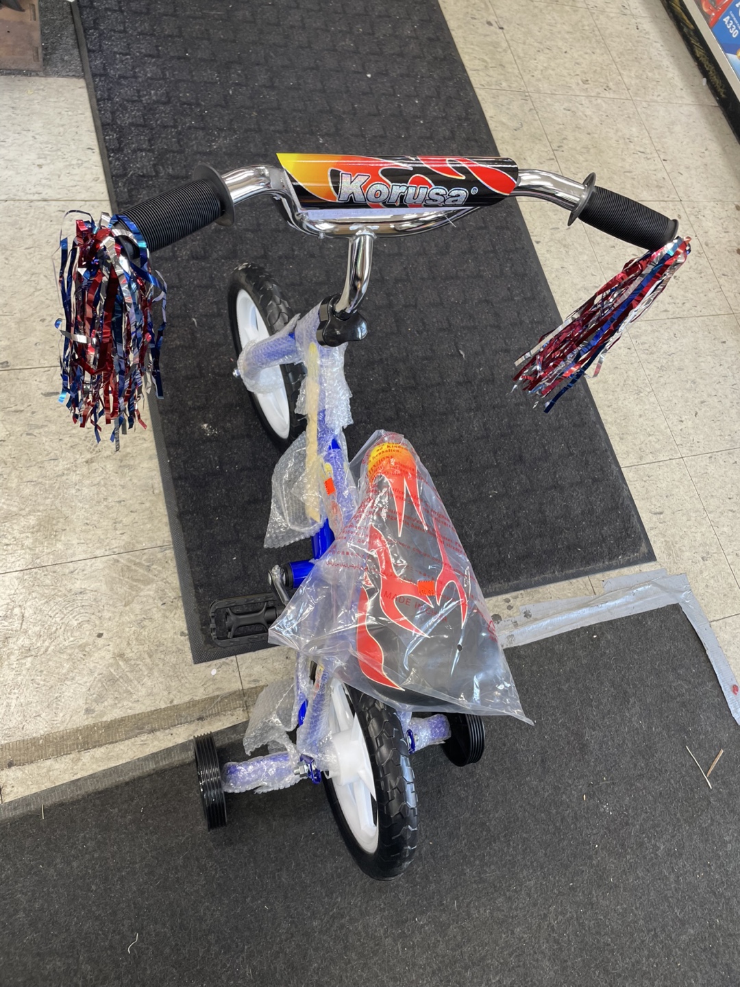 New! Korusá Kids' Bike with Training Wheels - photo 2
