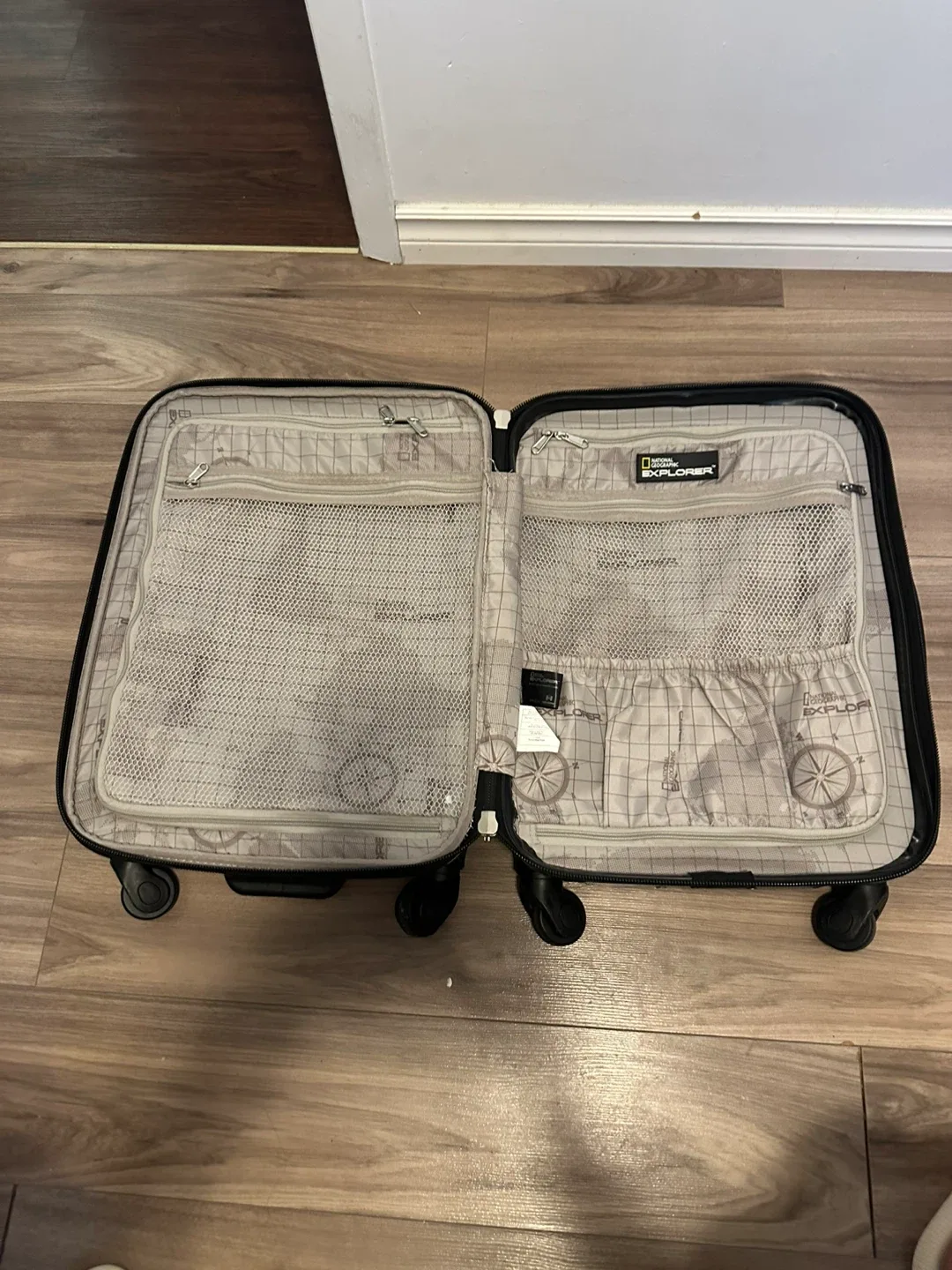 National Geographic Explorer Carry-On Suitcase Italy Colosseum image indicator(10)