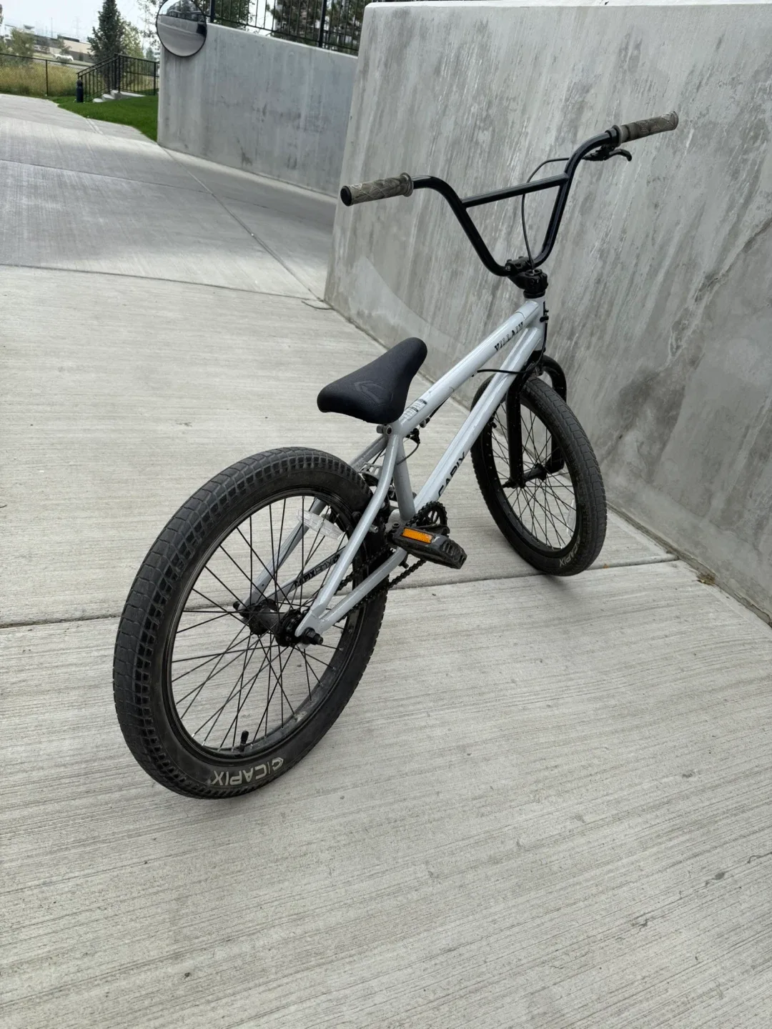Capix Villain BMX Bike - Great Condition image indicator(3)
