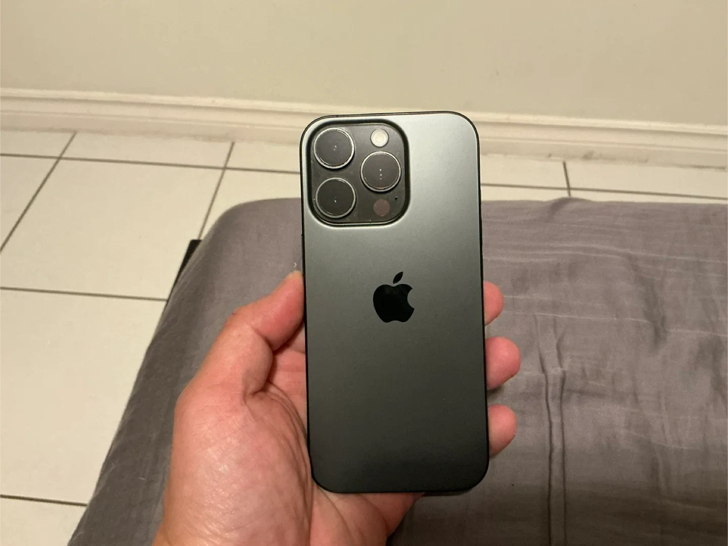 Iphone 16 pro Black 256gb image indicator(6)