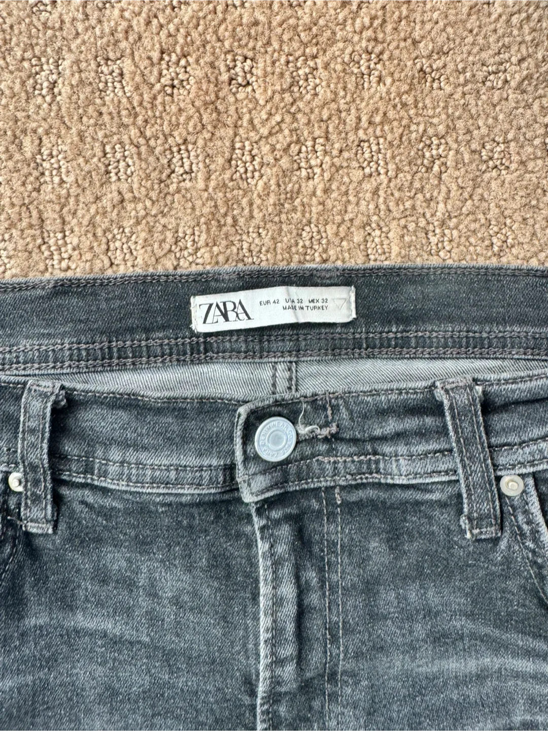 Zara Black Distressed Jeans - Size 32 image indicator(2)