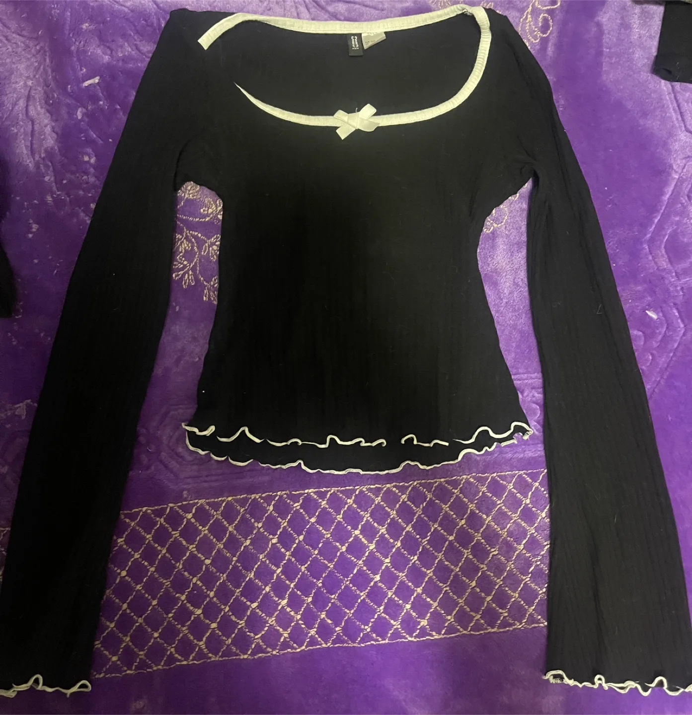 H&M Black Long Sleeve Top thumbnail