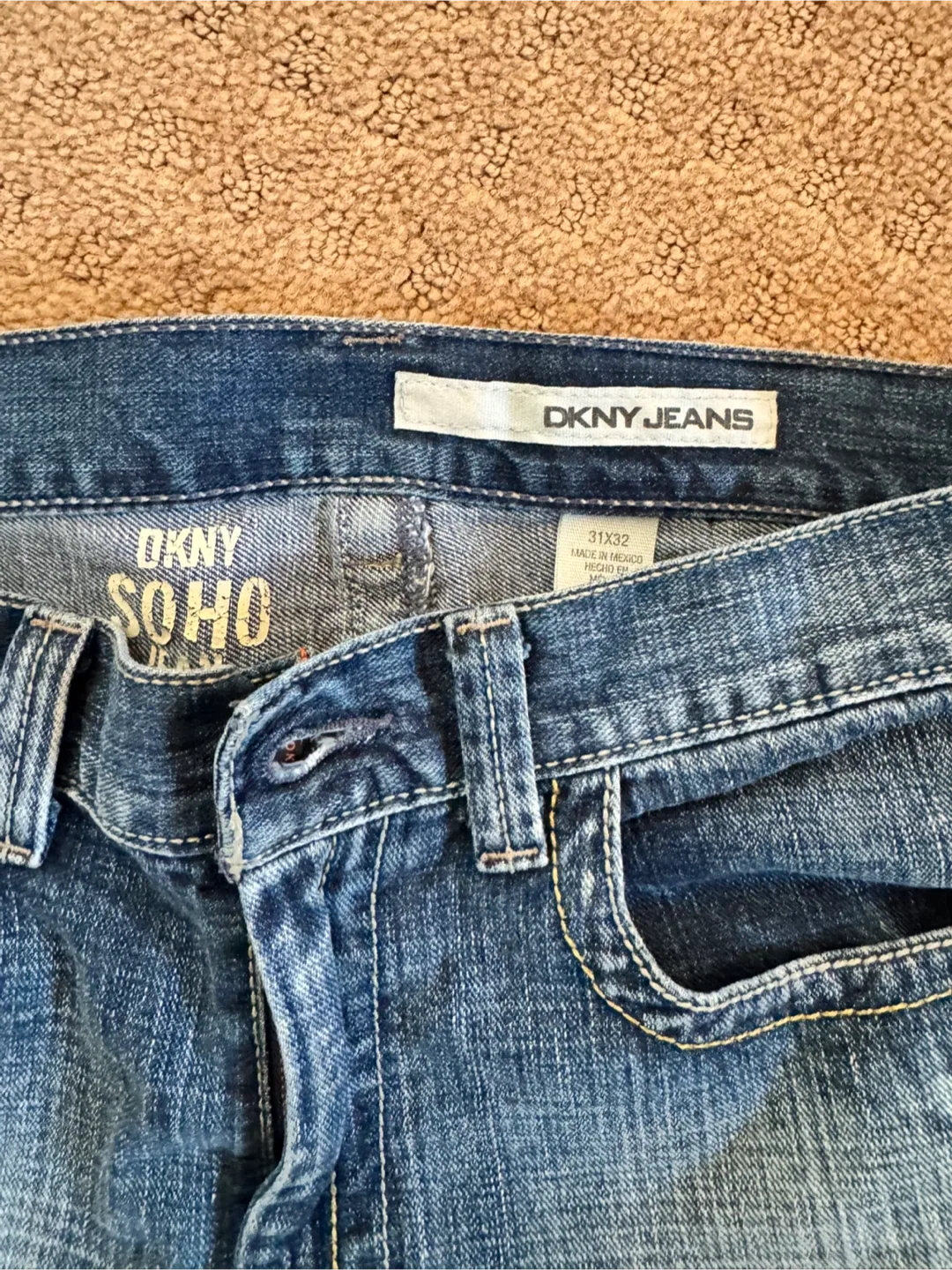 DKNY Jeans Soho 21x32 image indicator(2)