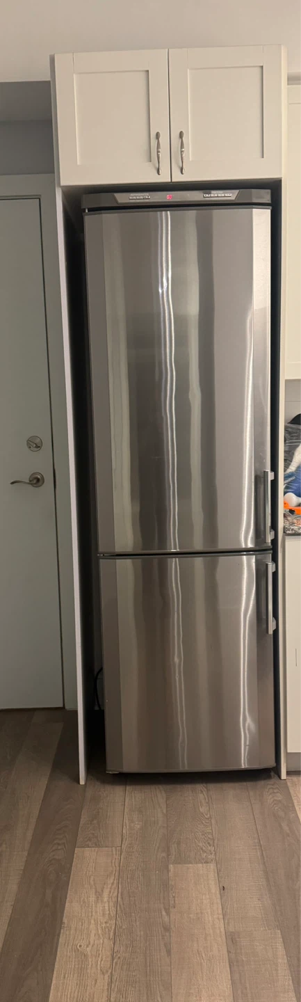 MOVING SALE 💥Stainless Steel Refrigerator