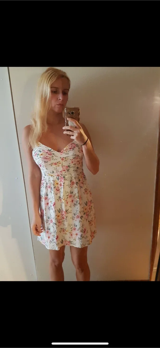 New white flower 🌸 dress image indicator(2)