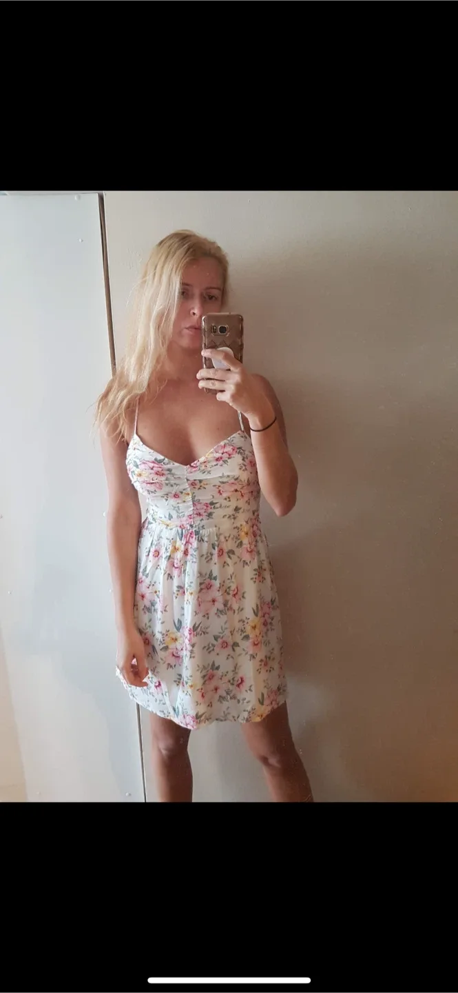 New white flower 🌸 dress thumbnail