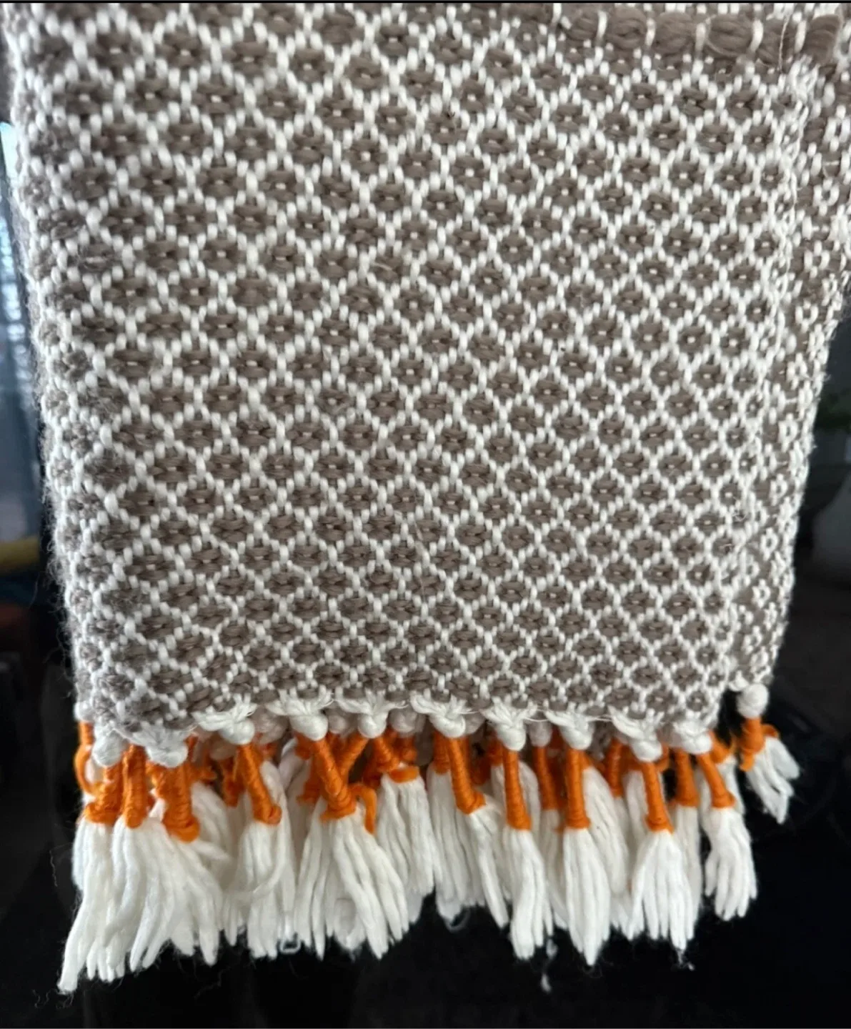 Woven Throw Blanket with Tassels image indicator(4)