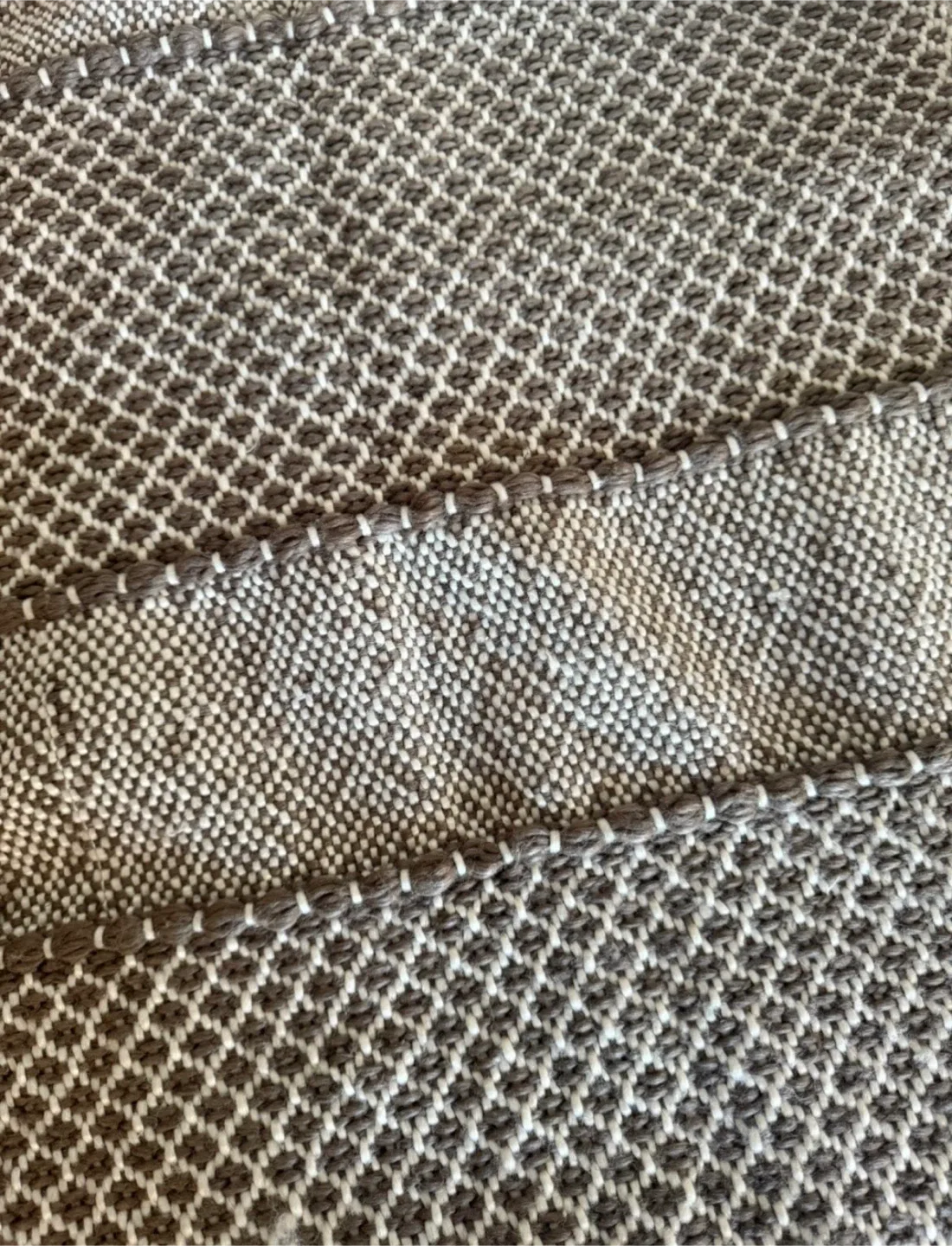 Woven Throw Blanket with Tassels image indicator(3)