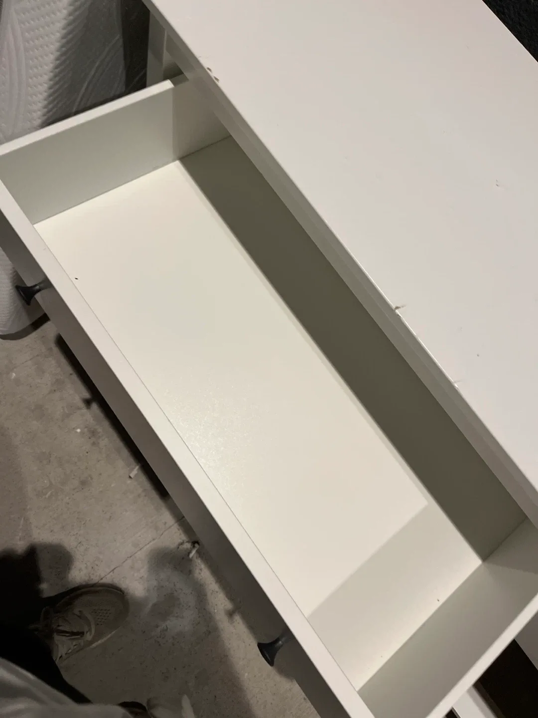 White Dresser image indicator(3)