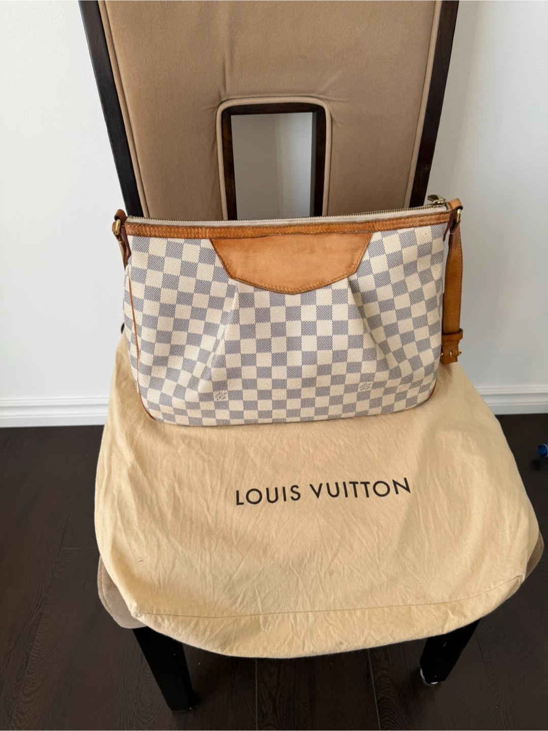 Authentic Louis Vuitton Siracusa GM - photo 4
