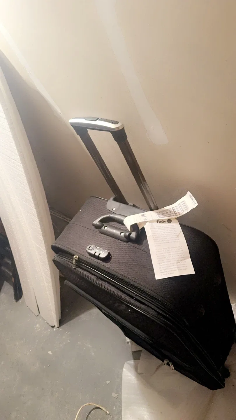 Black Rolling Suitcase image indicator(2)