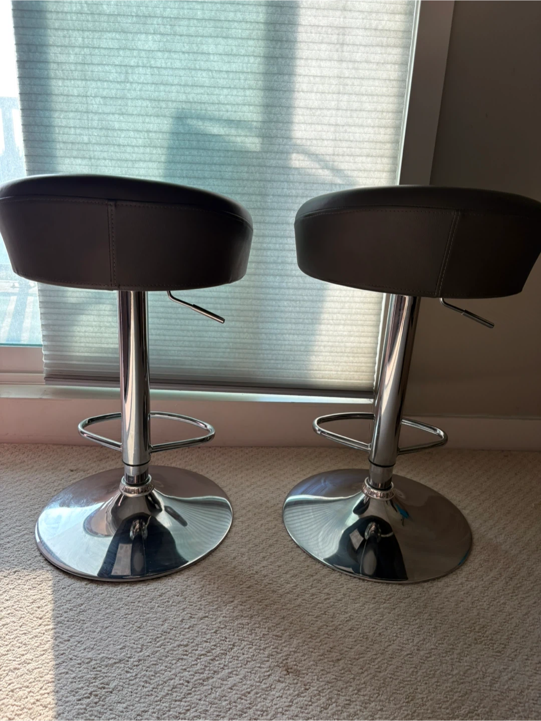Set of Two Swivel Bar Stools - photo 3