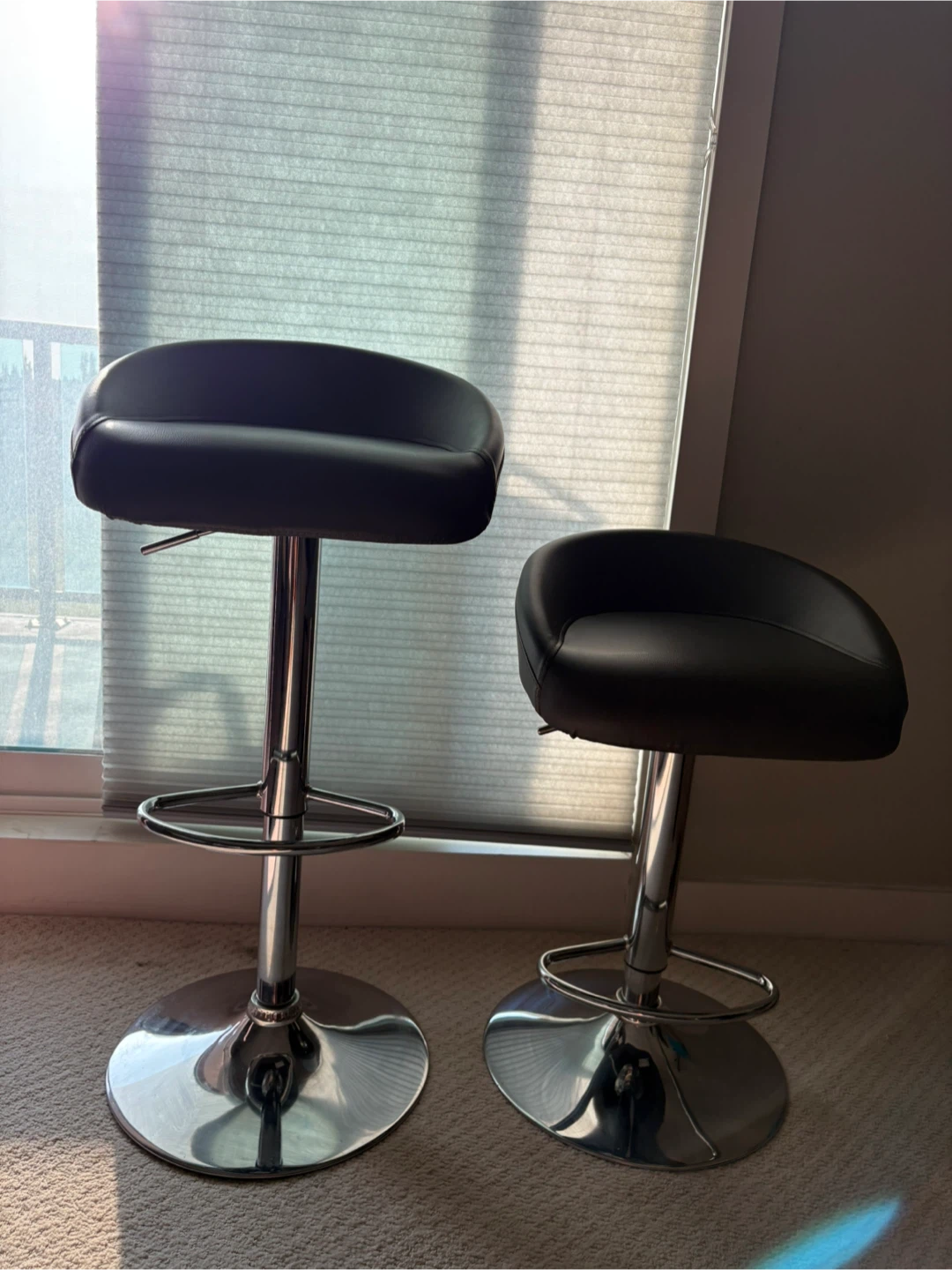 Set of Two Swivel Bar Stools - photo 4