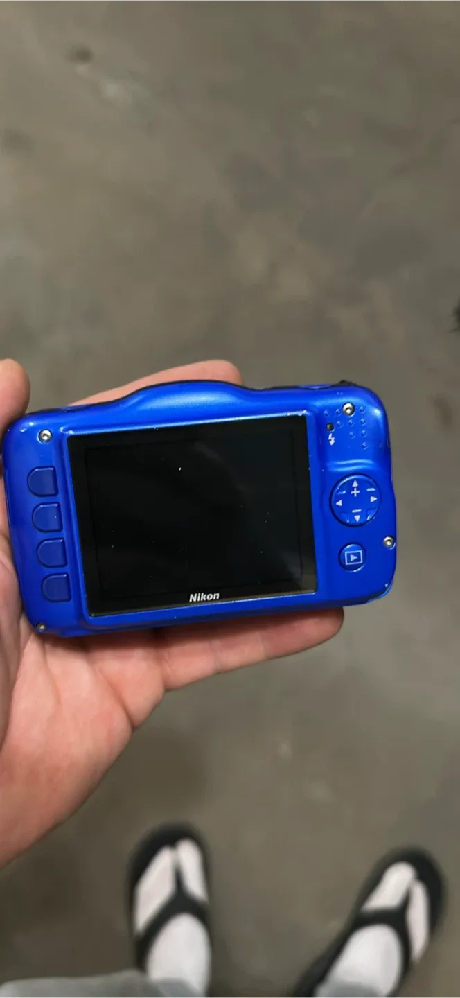 Nikon Coolpix Waterproof Digital Camera thumbnail