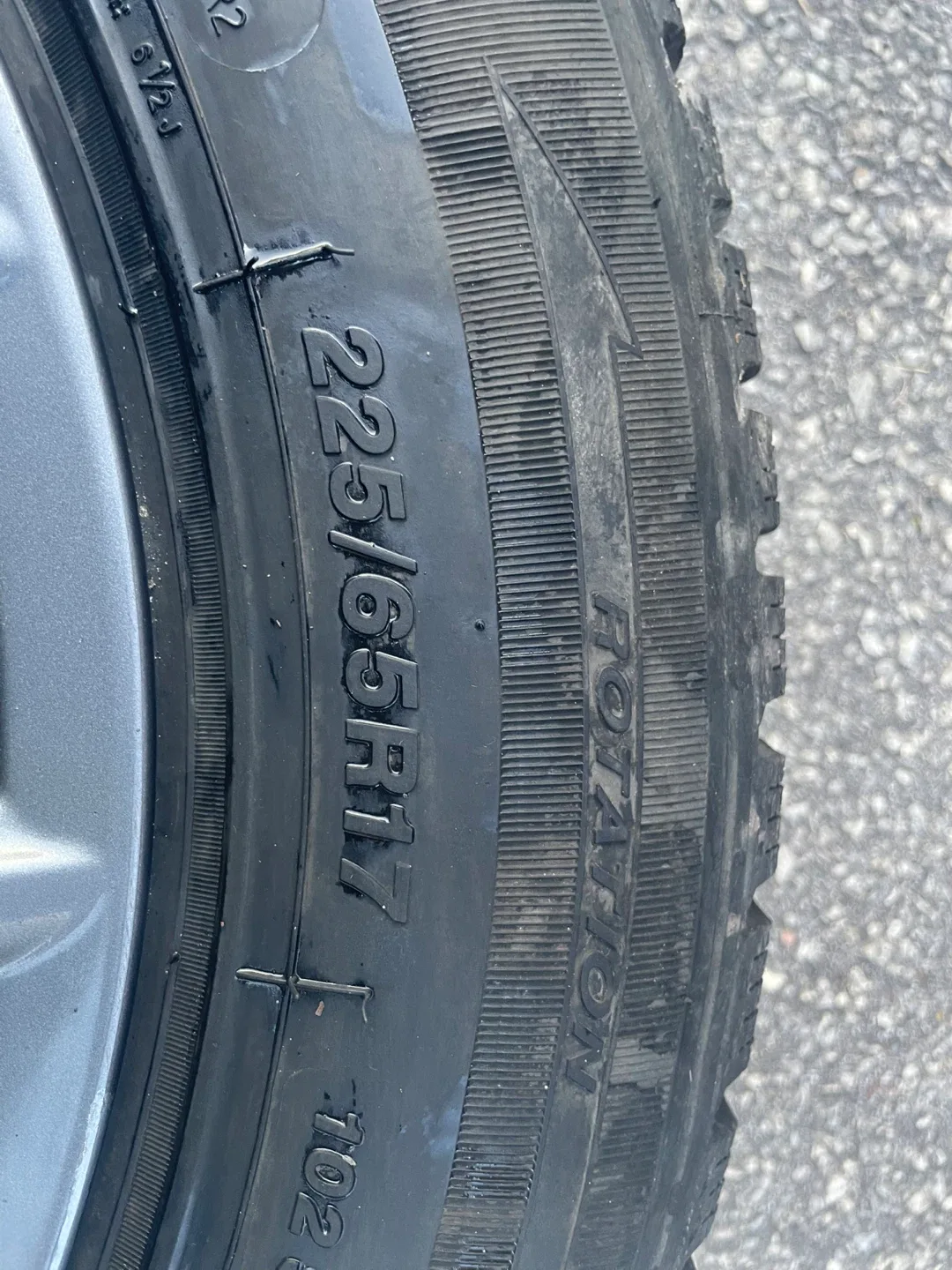 Set of 4 Winter Tires with rims 225/65R17 image indicator(4)