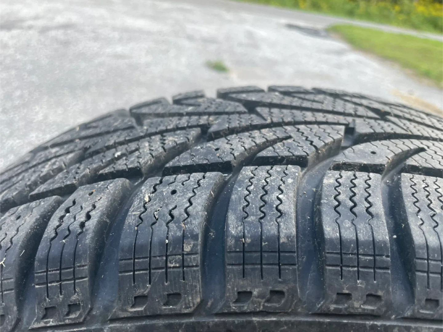 Set of 4 Winter Tires with rims 225/65R17 image indicator(5)