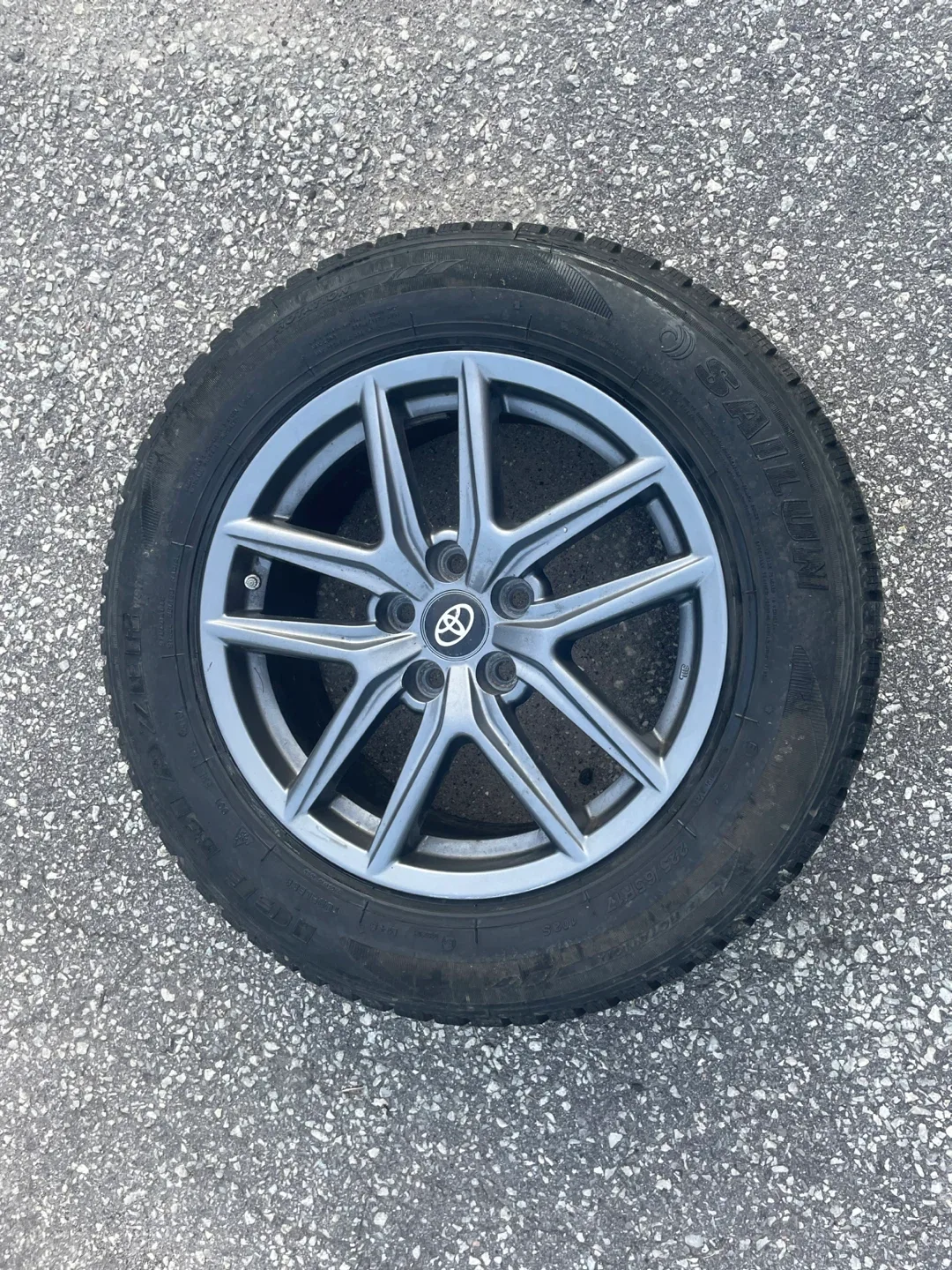 Set of 4 Winter Tires with rims 225/65R17 image indicator(3)