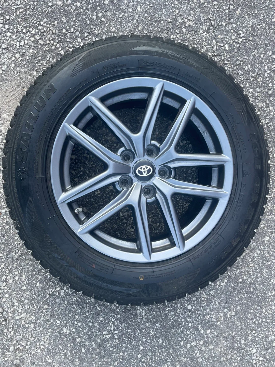 Set of 4 Winter Tires with rims 225/65R17 image indicator(7)