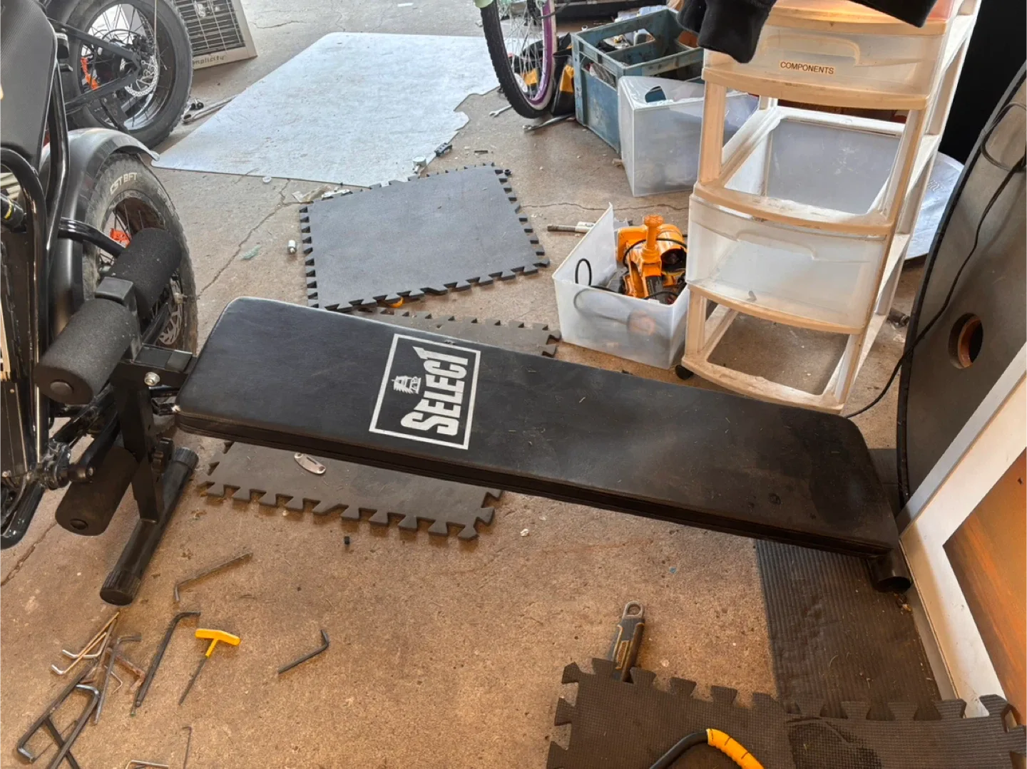 Adjustable weight bench and sit up bench thumbnail