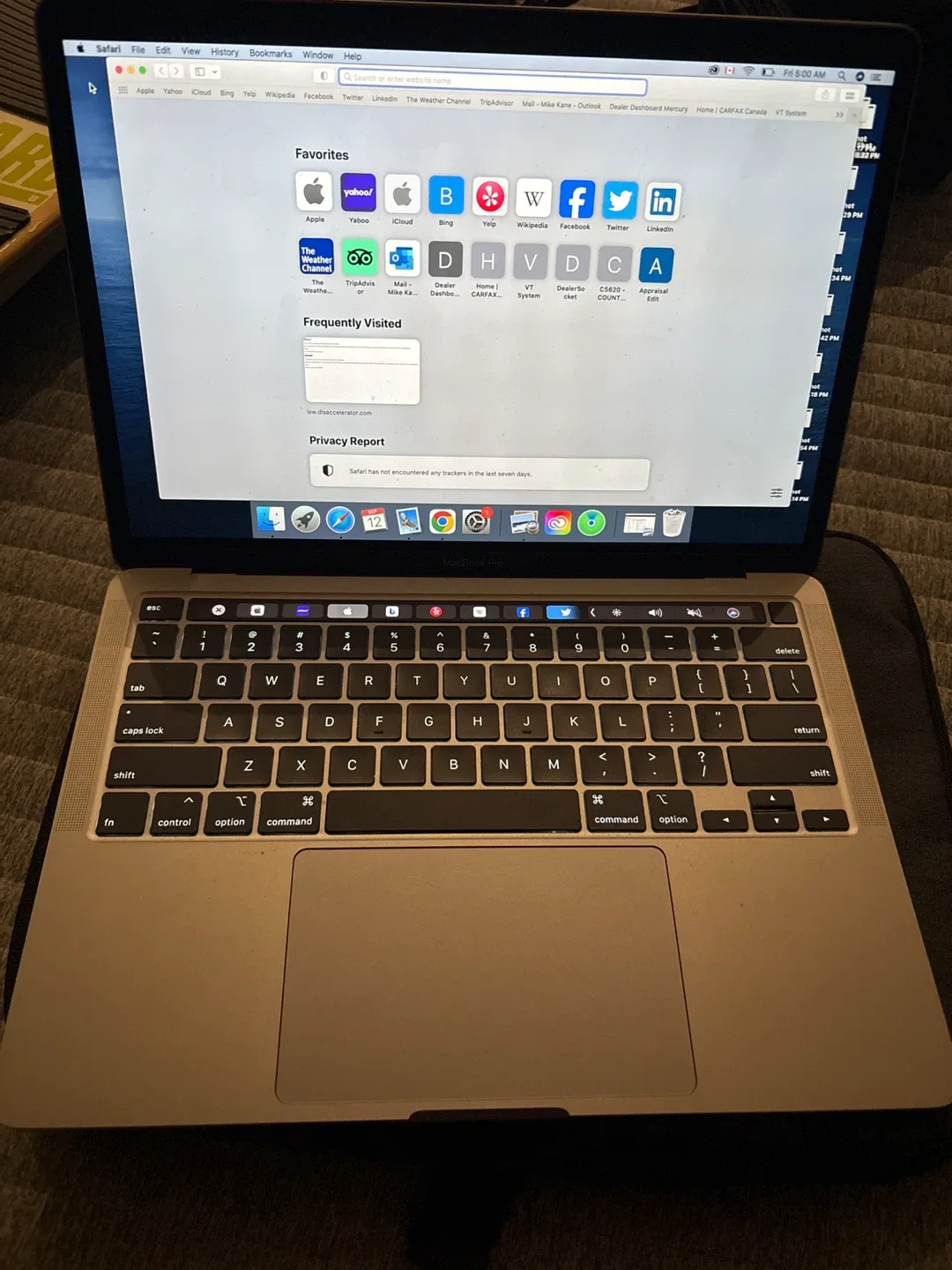 Apple Laptop with Sleeve for Macbook image indicator(2)