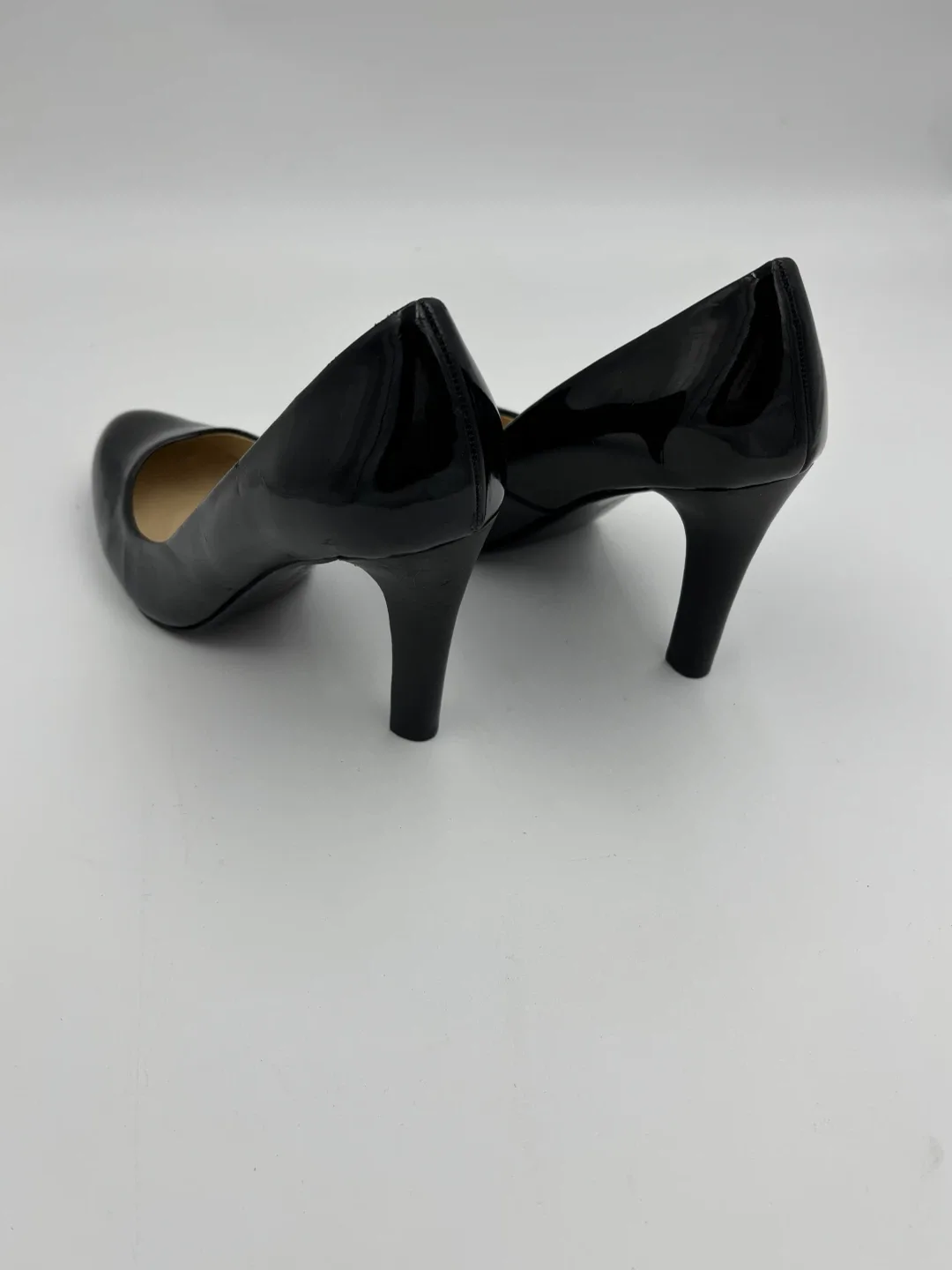 Lauren Ralph Lauren Black Patent Leather Heels Size 8 image indicator(4)