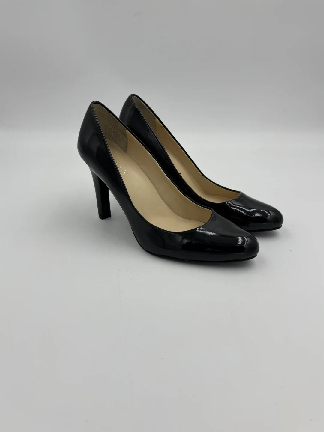 Lauren Ralph Lauren Black Patent Leather Heels Size 8 image indicator(3)