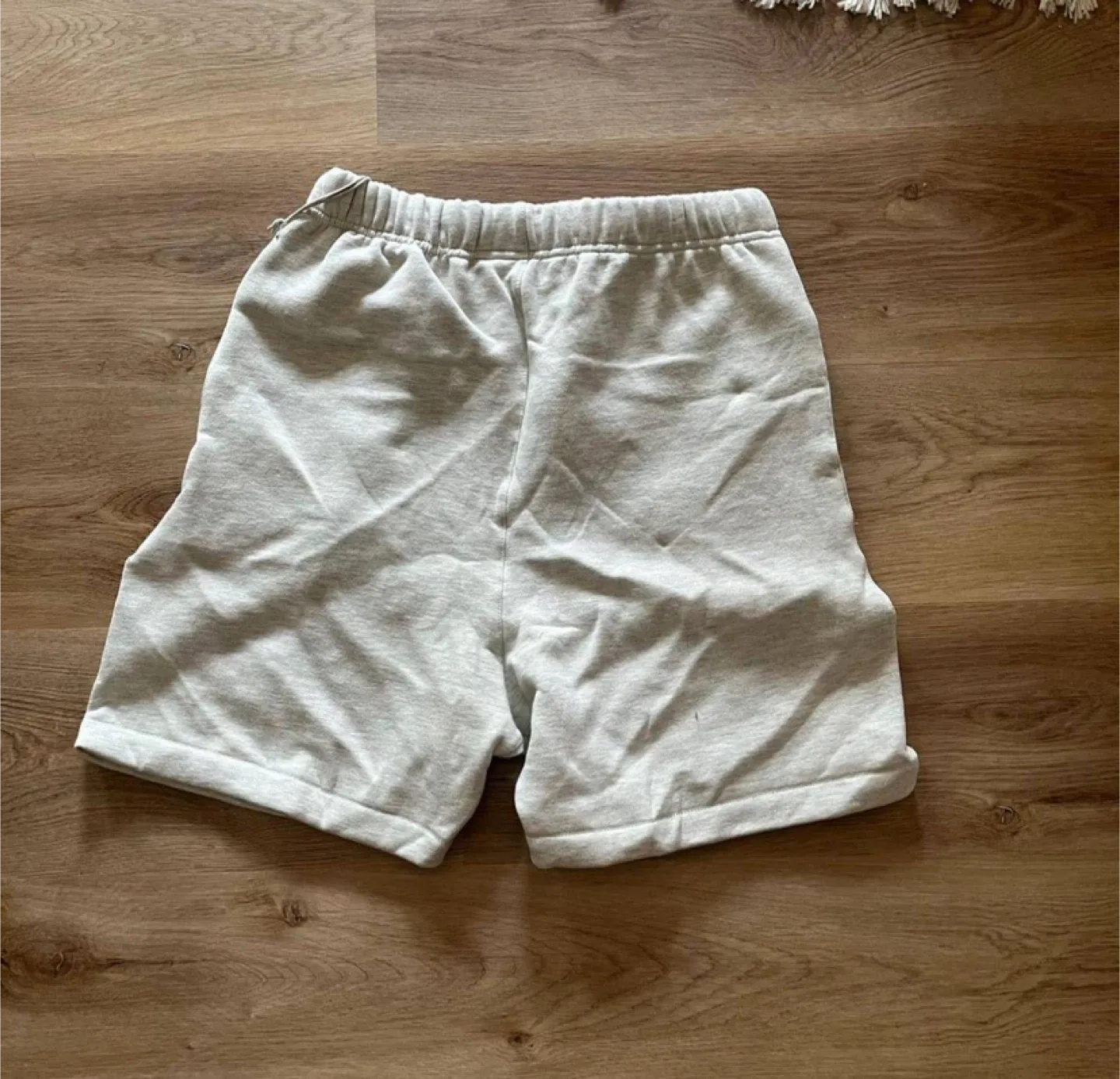 Essentials Fear Of God Light Oatmeal Shorts Men’s image indicator(2)