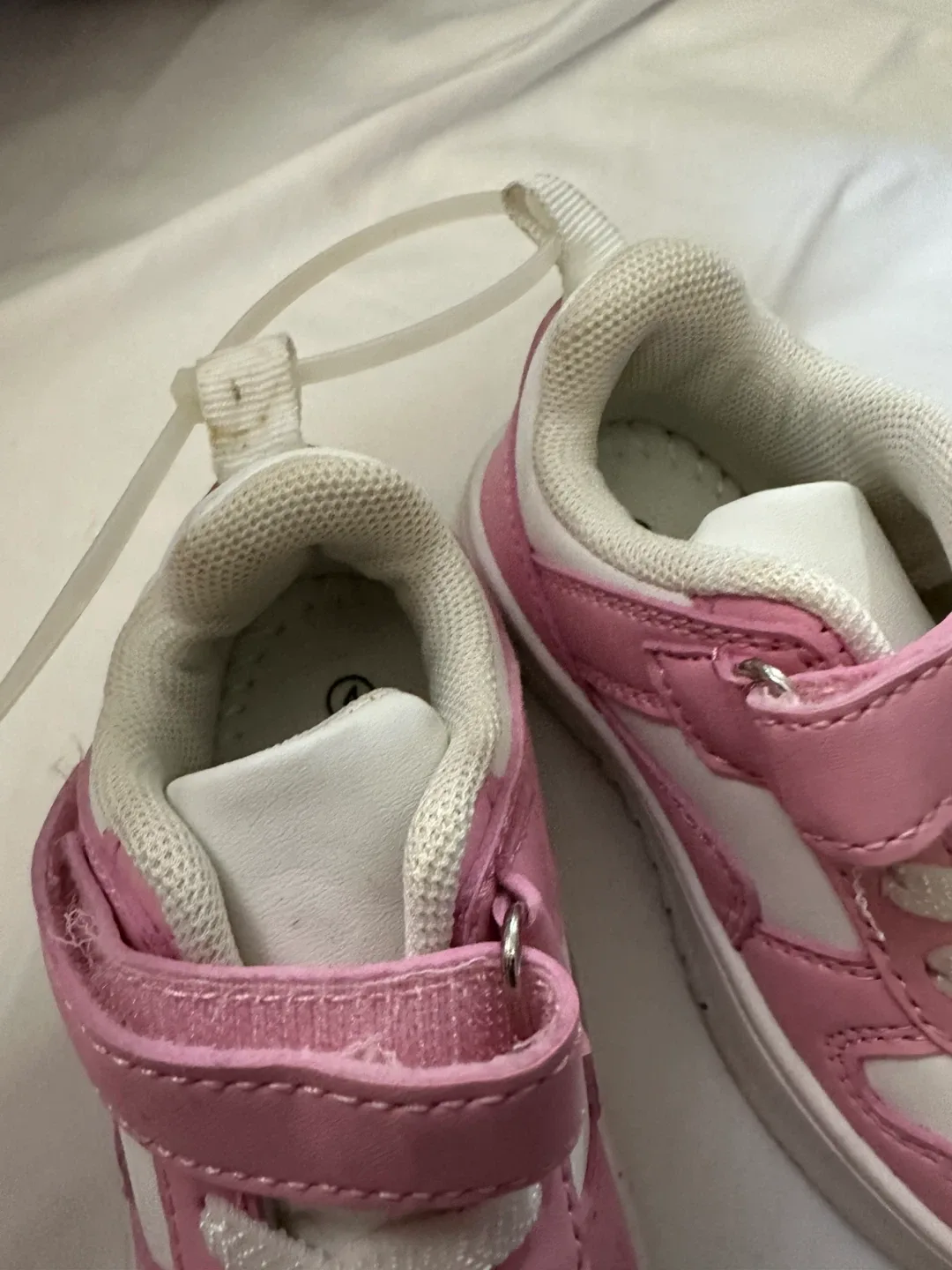 Link Kids Pink & White Sneakers - Size 4 image indicator(2)