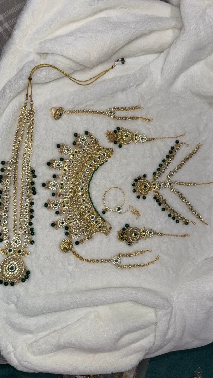 Indian/Pakistani Jewellery Set image indicator(2)