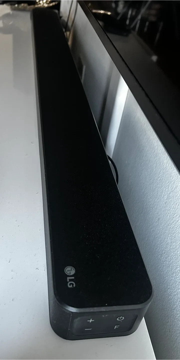 LG Soundbar + Wireless Subwoofer – $120 image indicator(2)