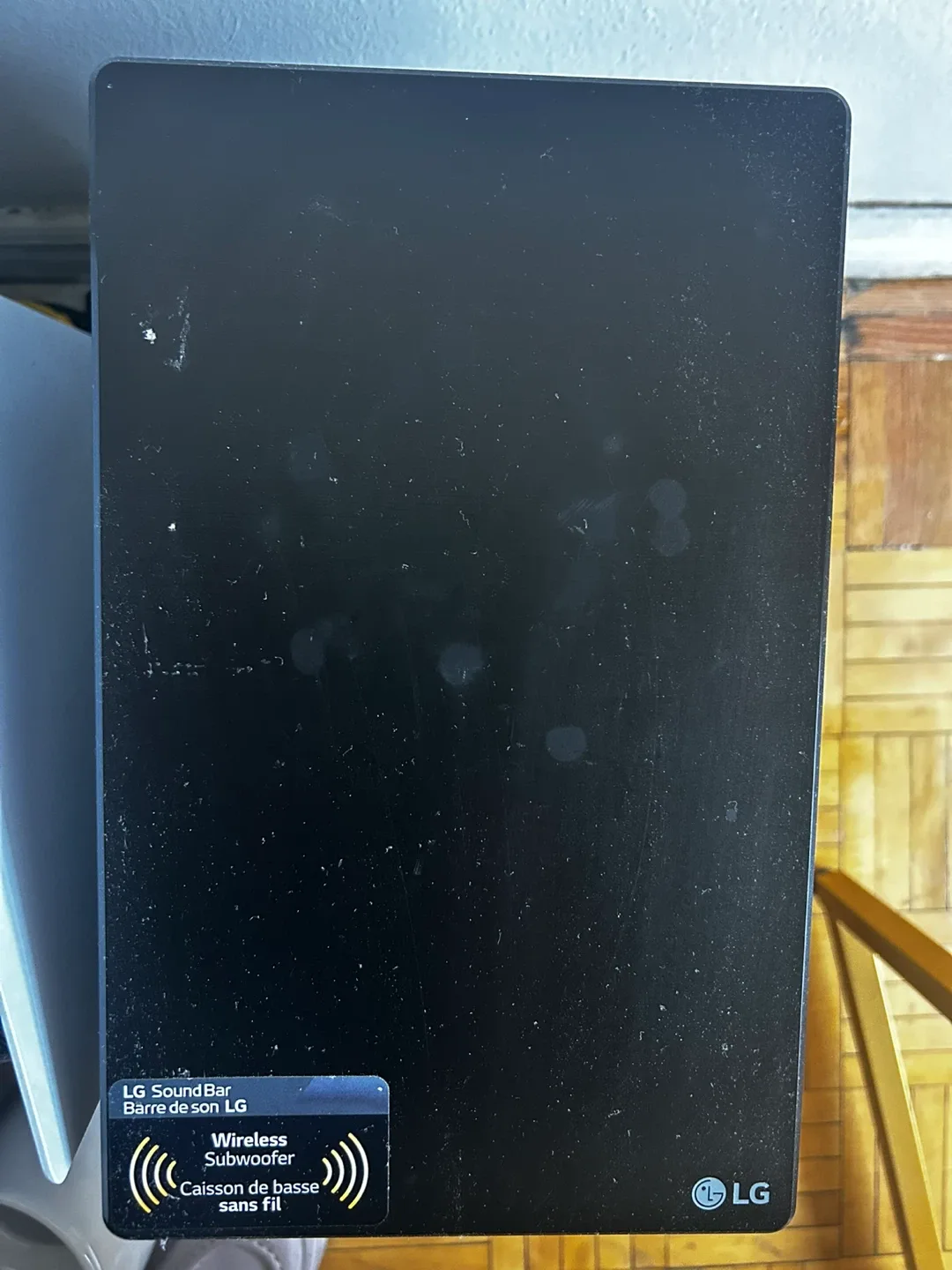 LG Soundbar + Wireless Subwoofer – $120 image indicator(3)