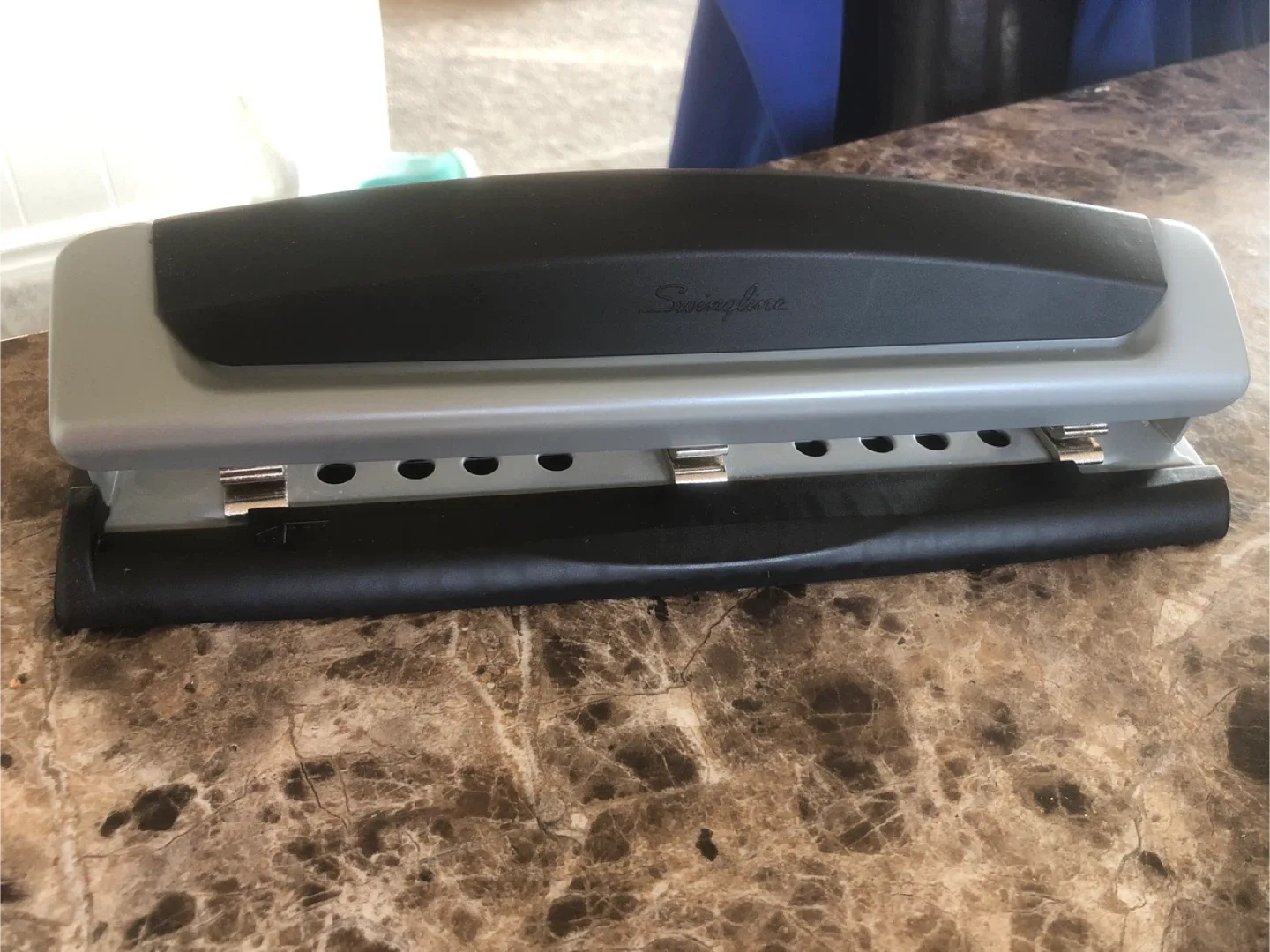 Swingline Hole Punch image indicator(4)