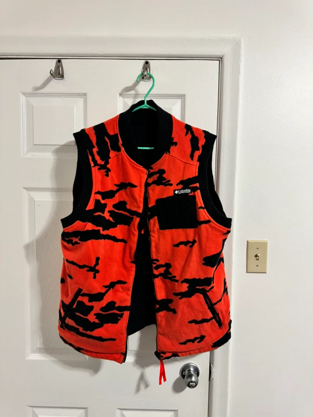 Columbia Reversible Vest Jacket (large) image indicator(6)