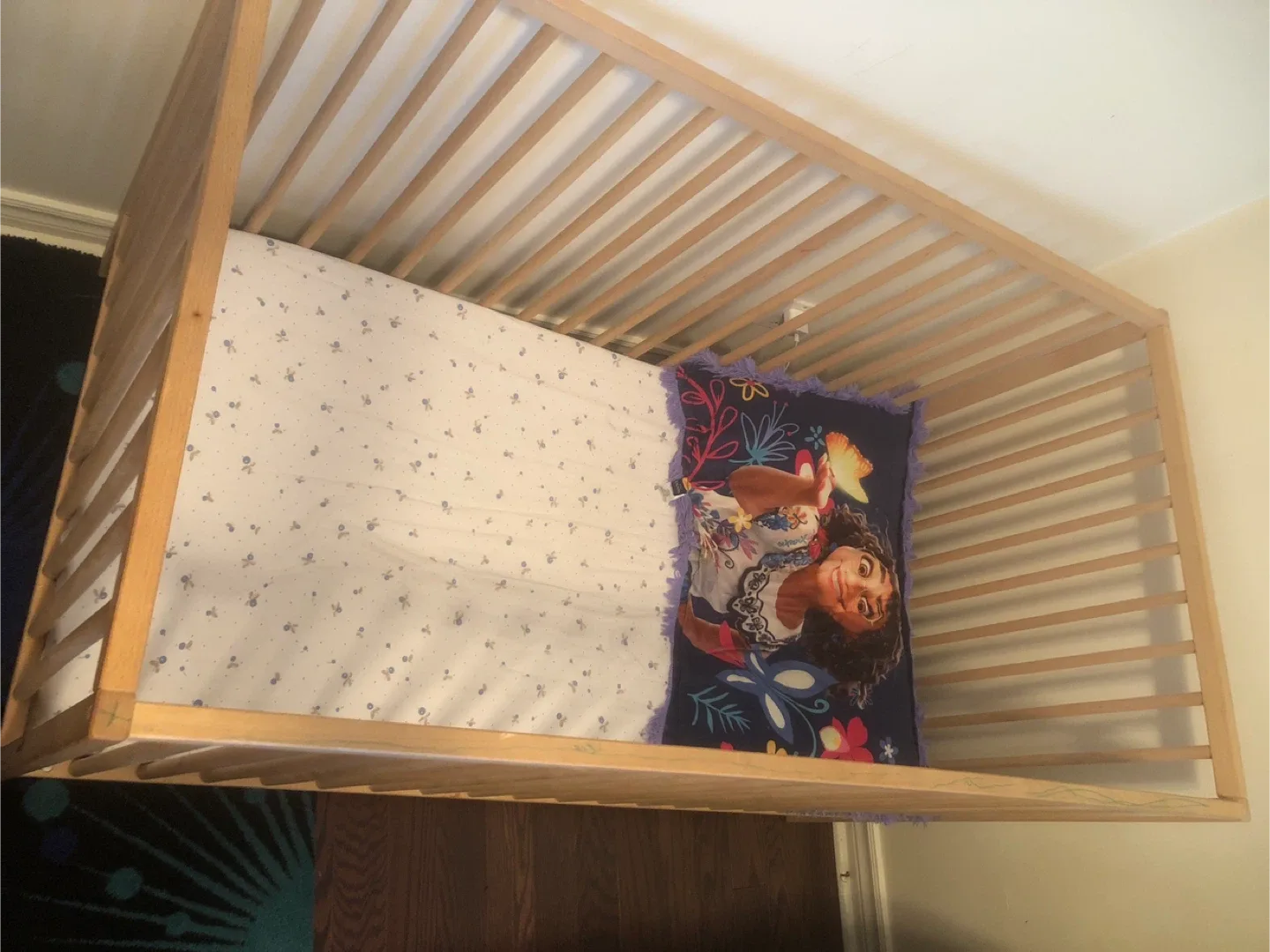 Wooden Baby Crib image indicator(3)