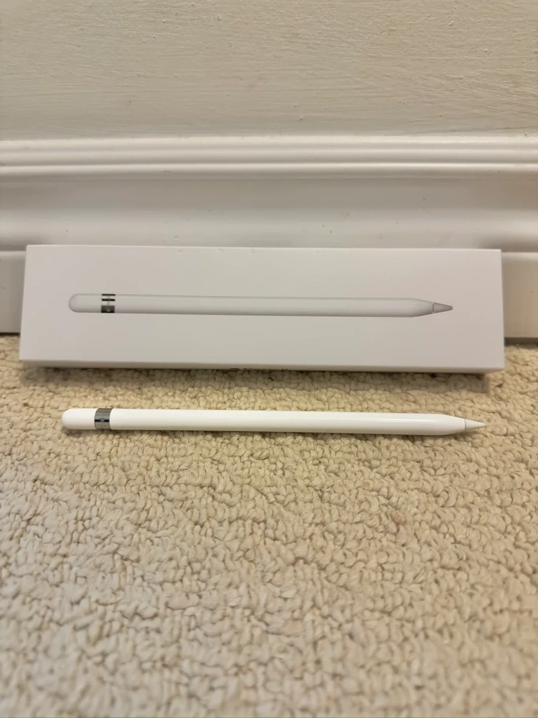 Apple Pencil 1st Generation - Like New! thumbnail