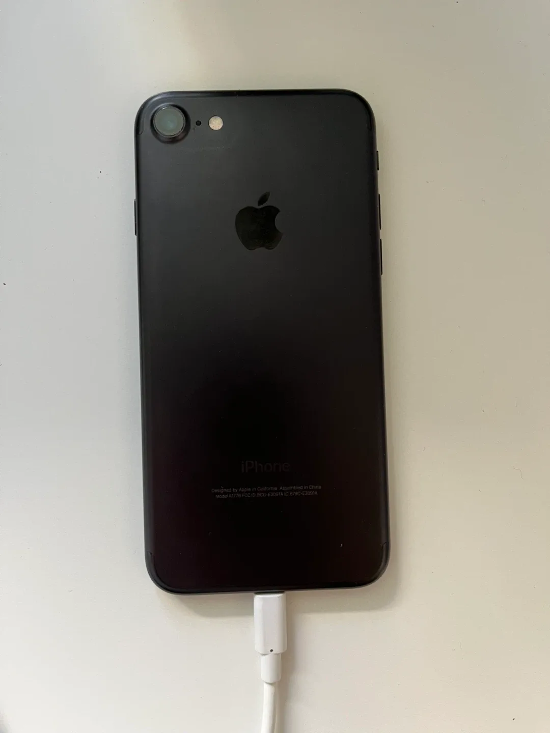 iPhone 7 (black) image indicator(2)