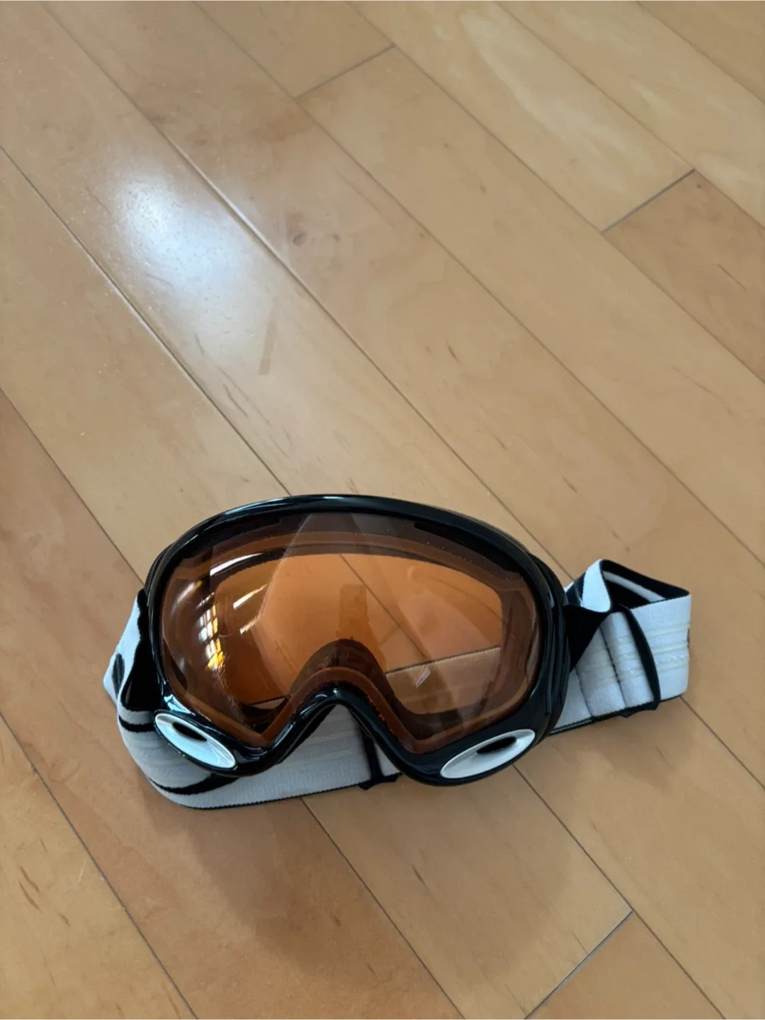 Snow goggles thumbnail
