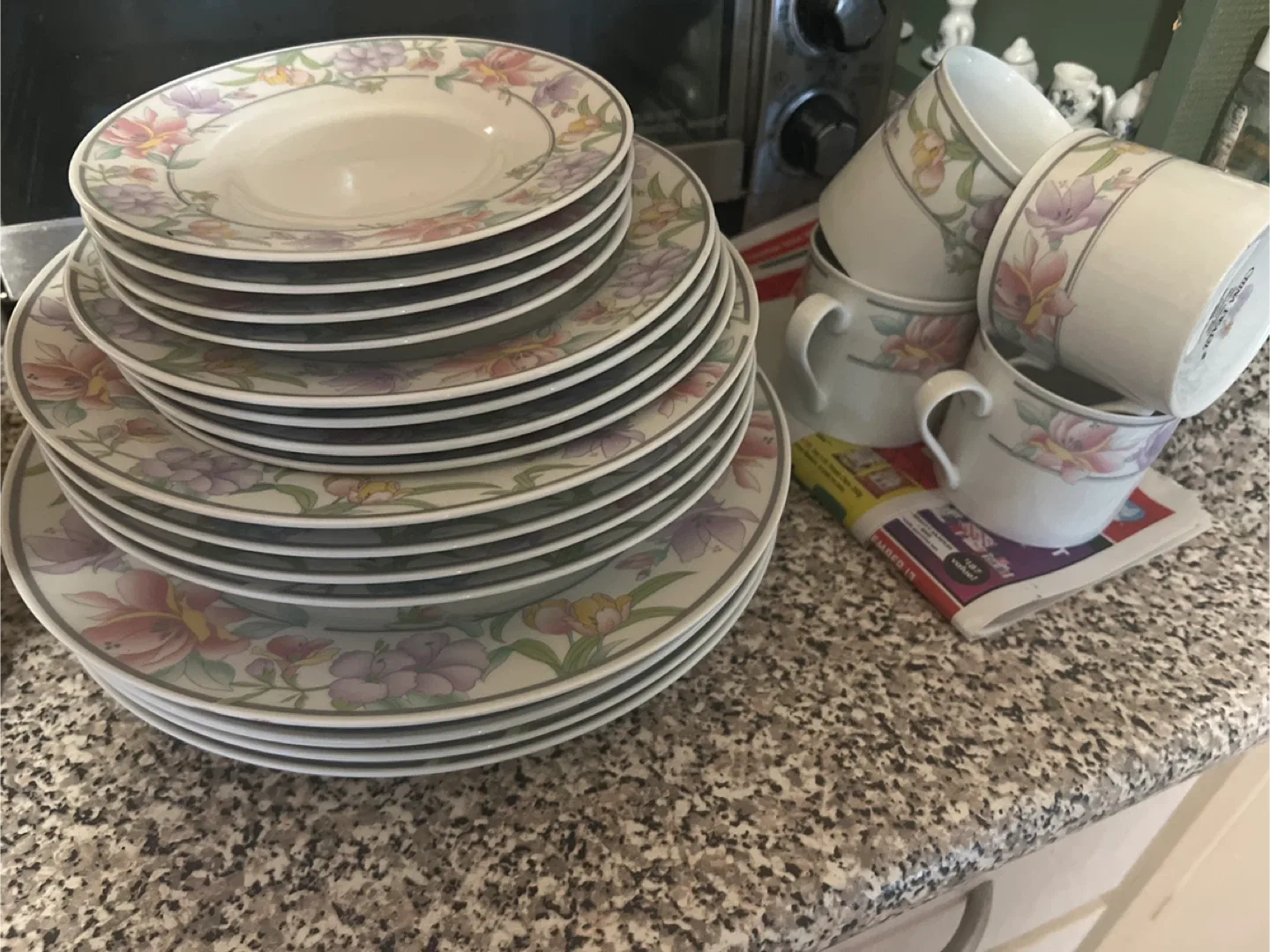 Floral Dinnerware Set - Plates & Cups thumbnail