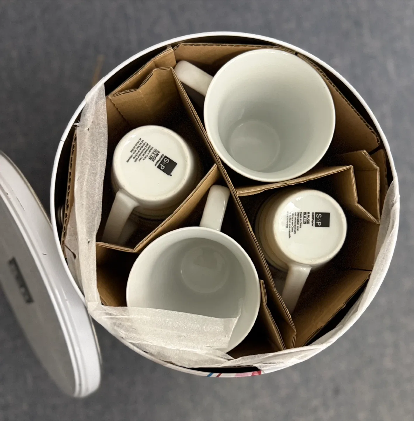 Salt&Pepper 8 Mugs in a Tin Set image indicator(2)