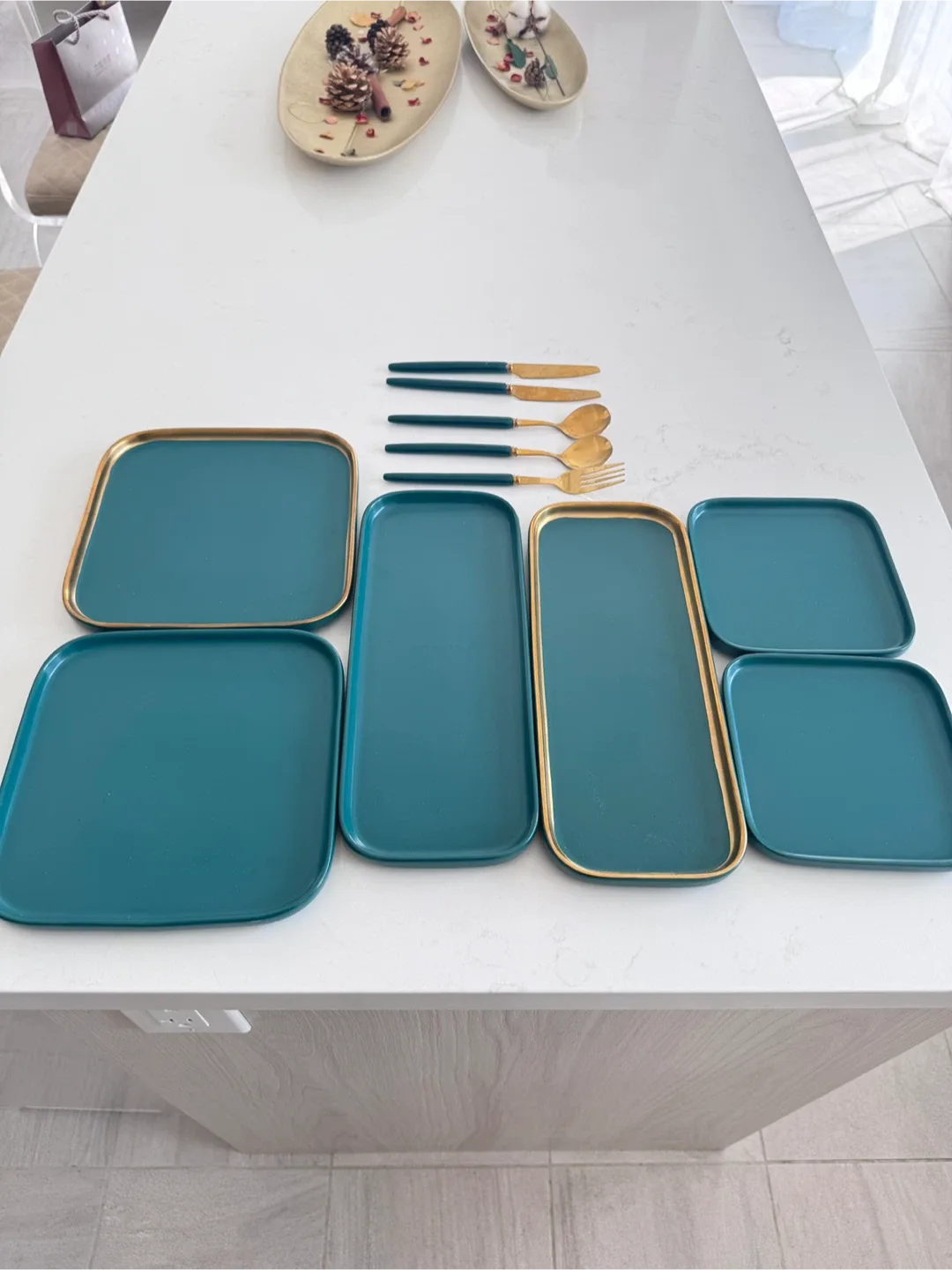 Teal & Gold Dinnerware Set - Plates & Cutlery image indicator(3)