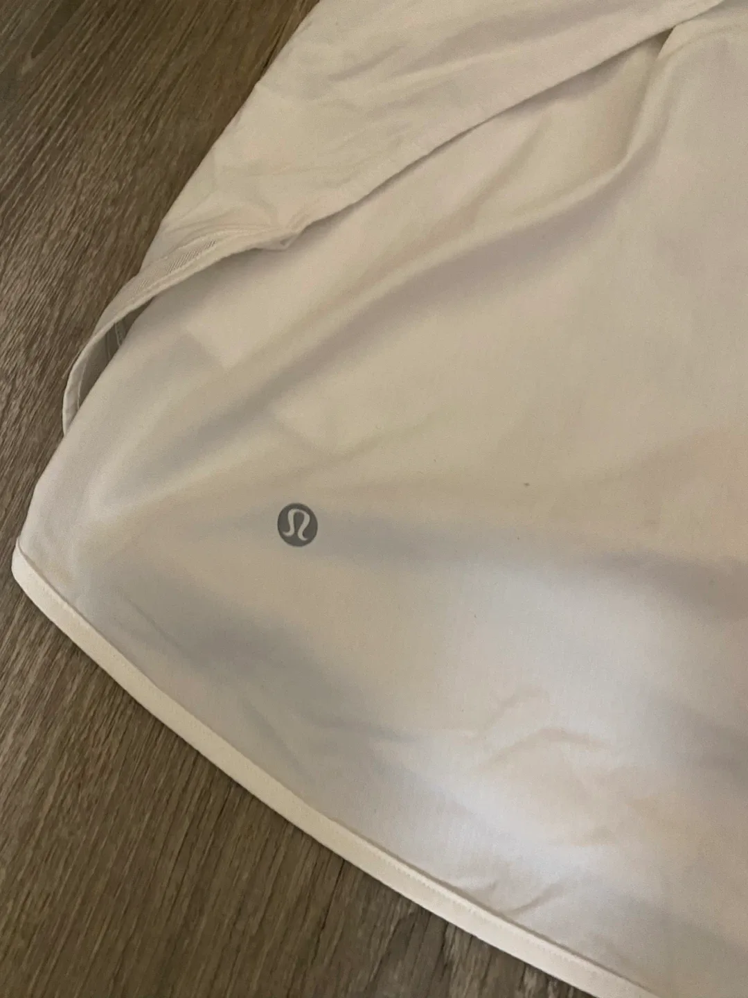 Lululemon White Tennis Skirt - Size 10 image indicator(3)