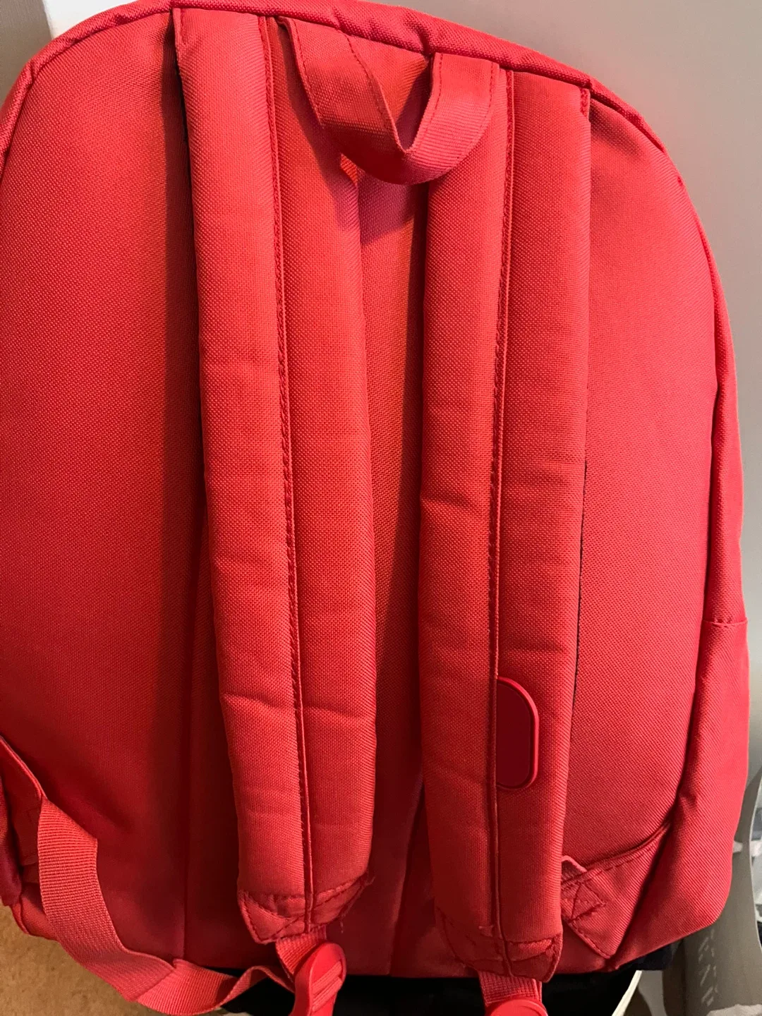 Red Herschel backpack image indicator(2)