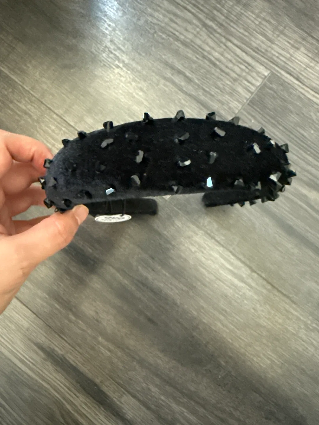 Brand new QUO Beauty Black Headband - New with Tags! image indicator(2)