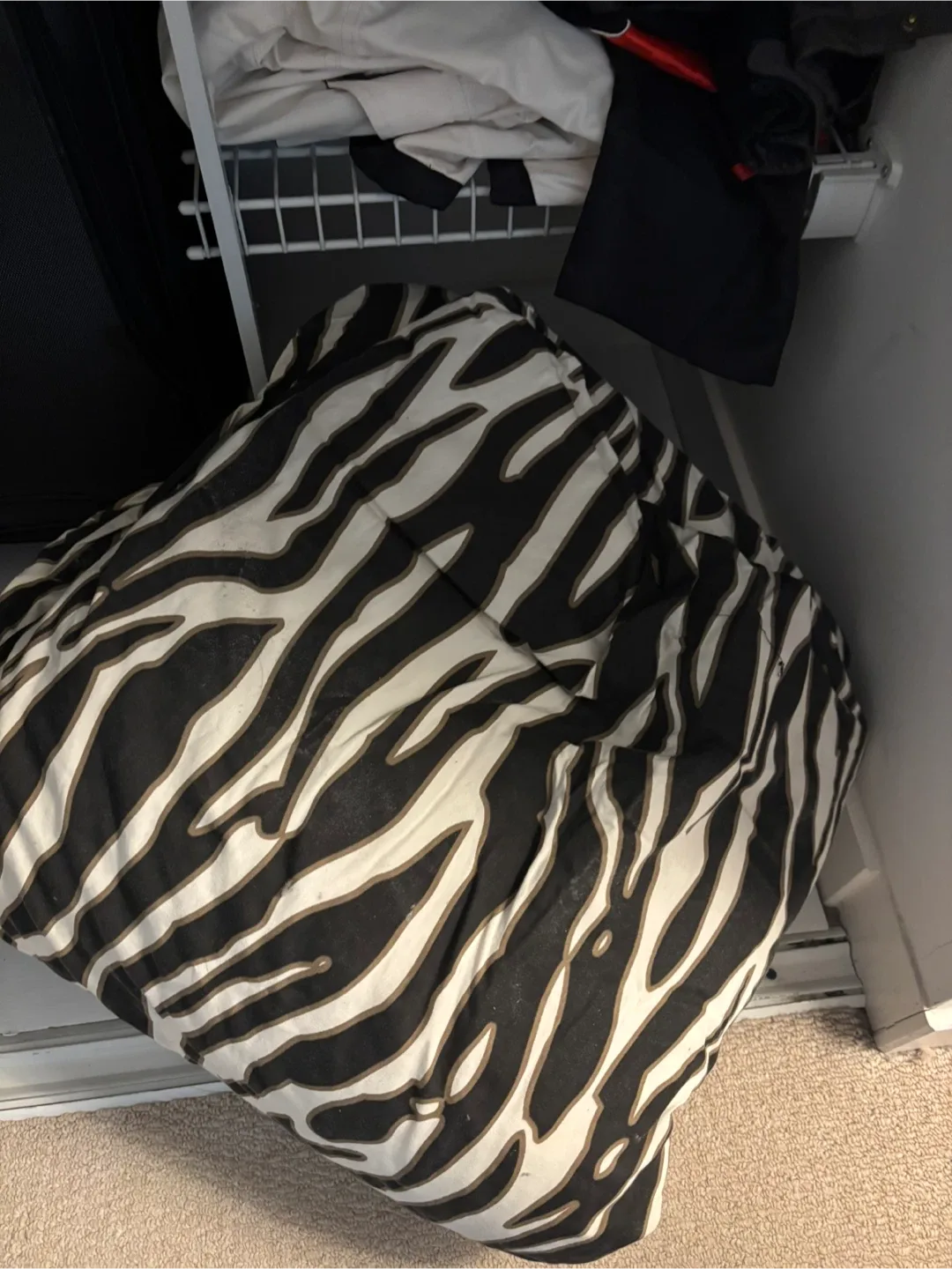 Queen Size comforter thumbnail