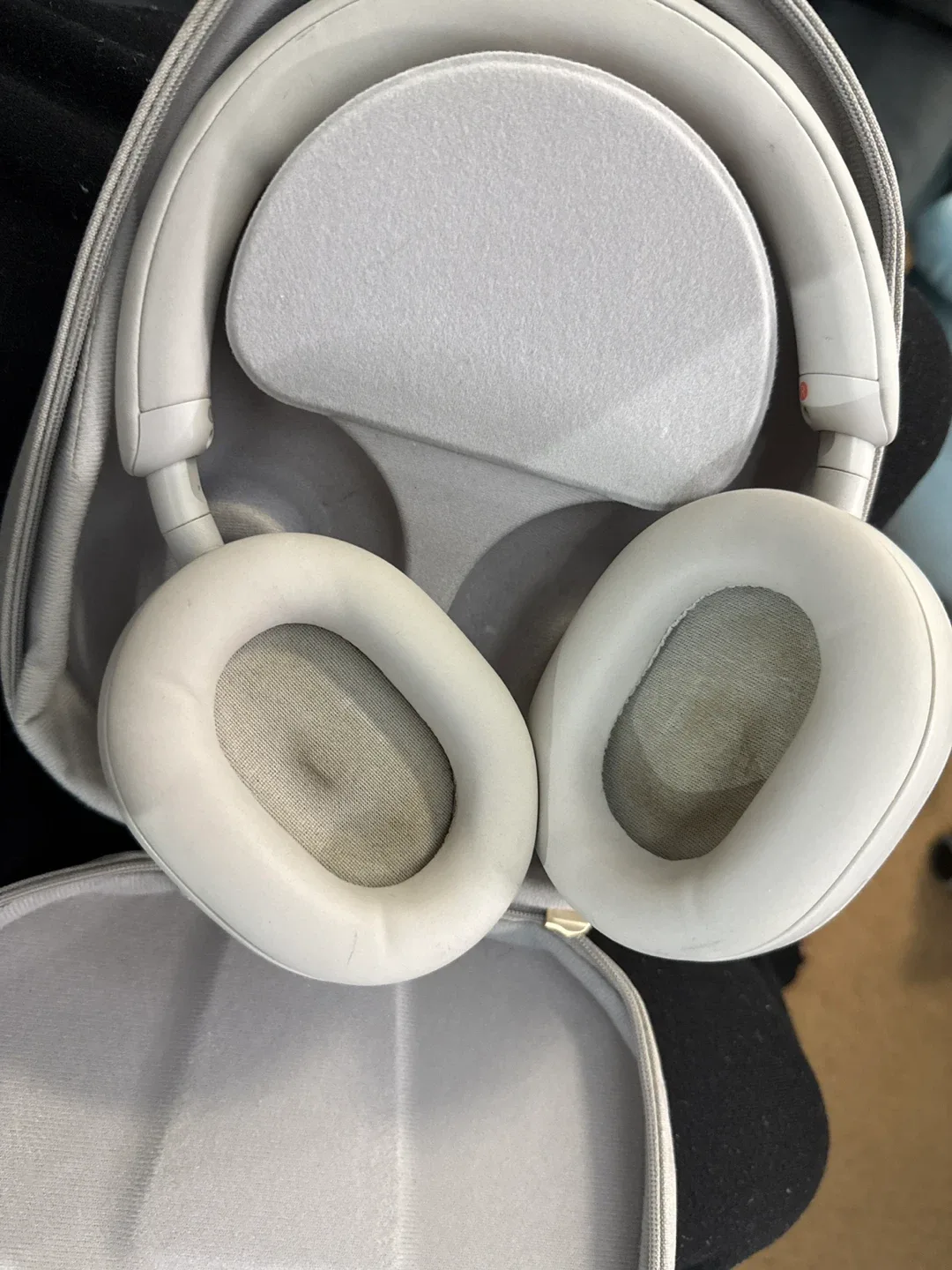 Sony WH-1000XM5 Wireless Noise Cancelling Headphones - Grey image indicator(2)