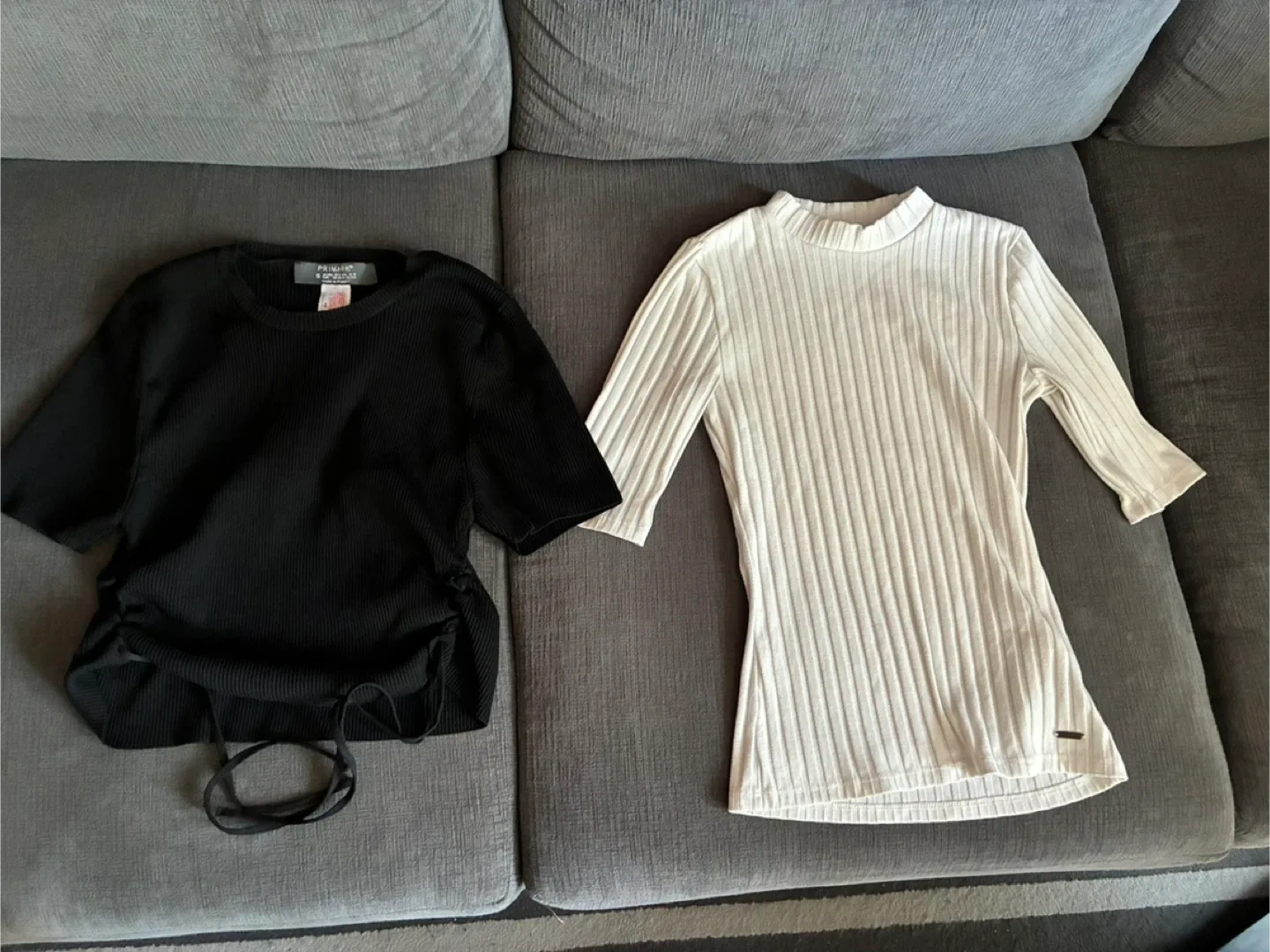 Small/XS short-sleeve tops thumbnail