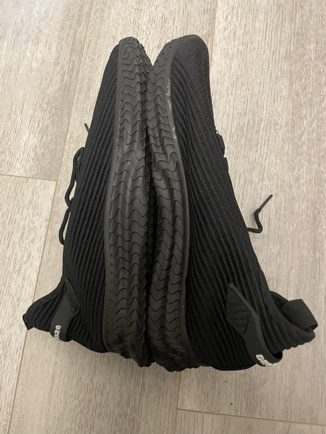 Black Running Shoes image indicator(2)